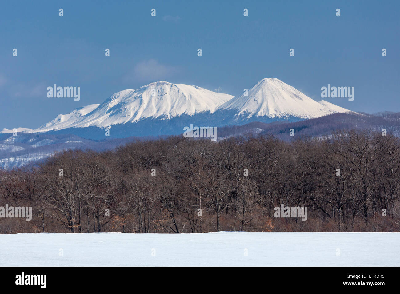 Akan Vulkan bedeckt mit Schnee, Hokkaido, Japan Stockfoto