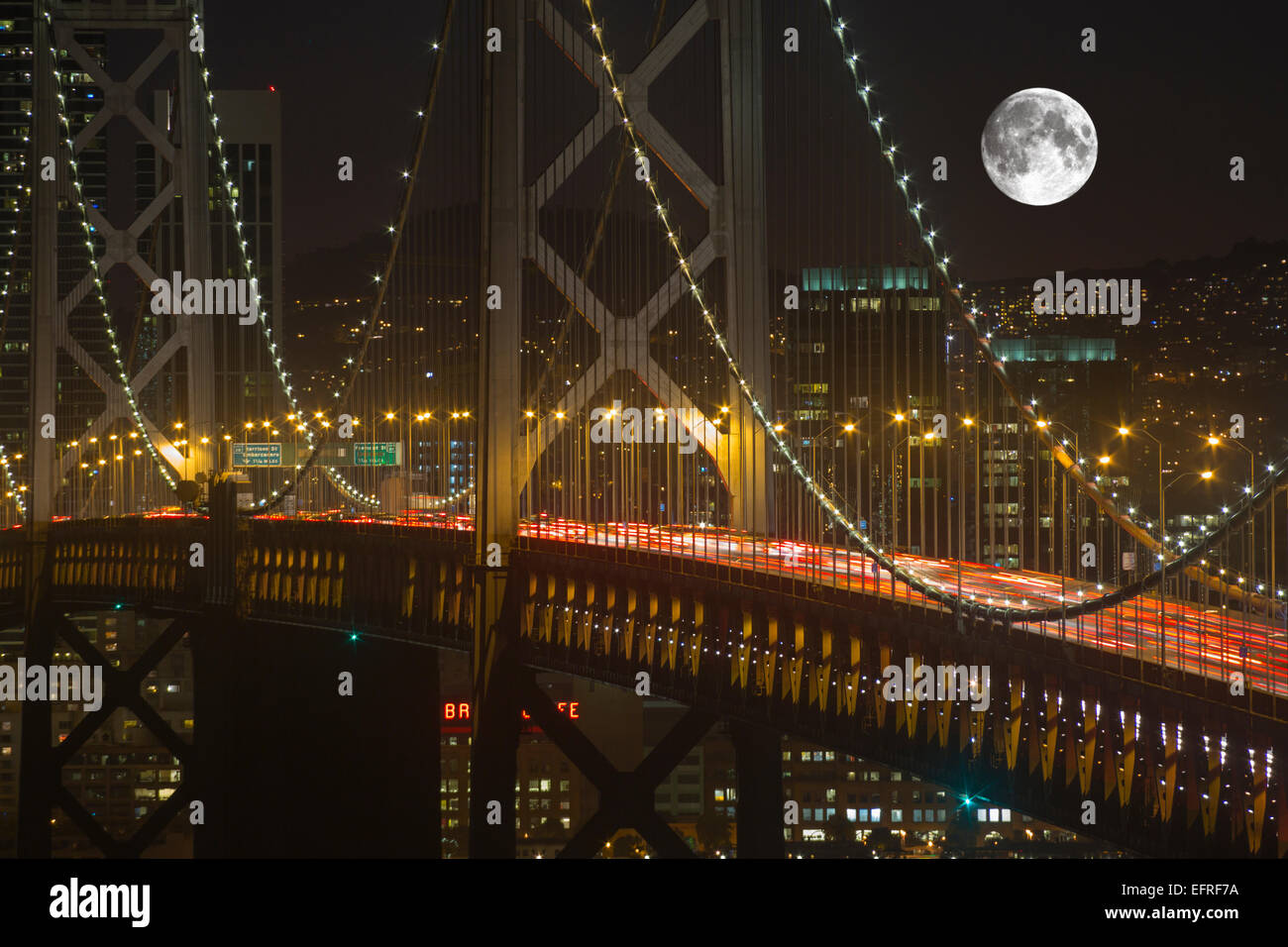 RUSH HOUR TRAFFIC WESTERN OAKLAND BAY BRIDGE YERBA BUENA ISLAND MIT BLICK AUF SAN FRANCISCO KALIFORNIEN, USA Stockfoto