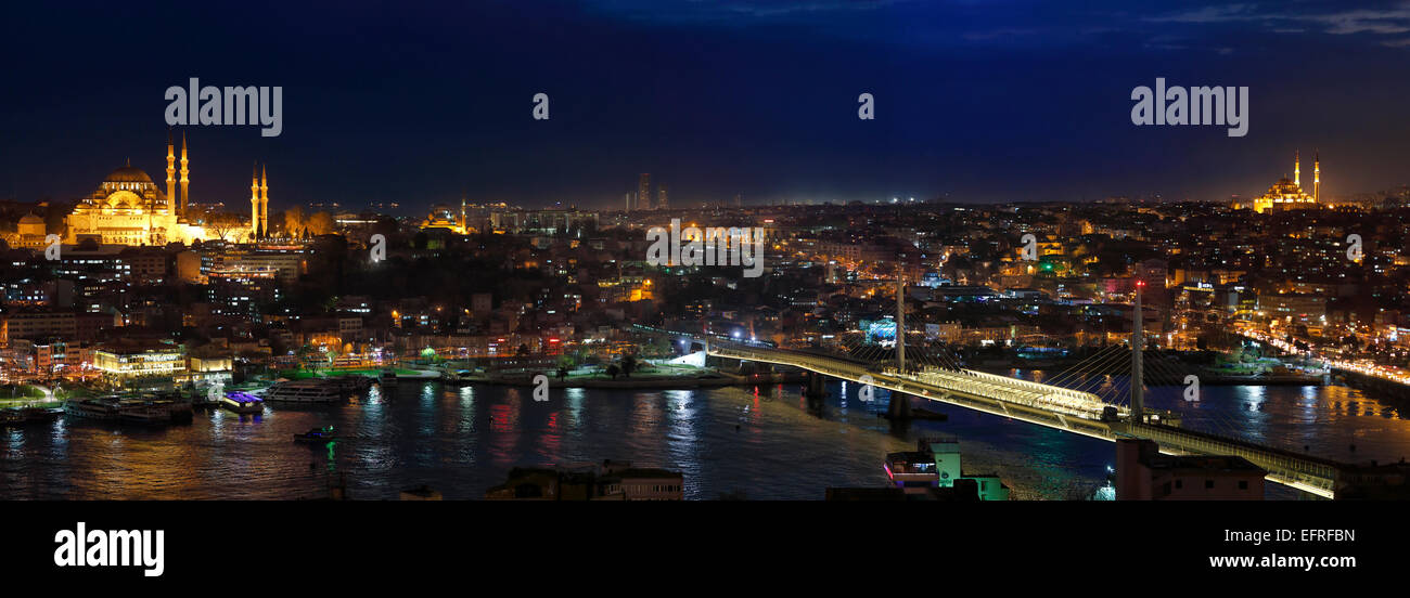 Nachtansicht von Istanbul und Big Horn vom Galata-Turm, Bosporus, Istanbul, Türkei Stockfoto