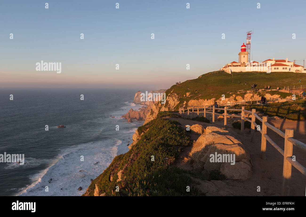 Leuchtturm von Cabo da Roca (Cape Roca) bei Sonnenuntergang Stockfoto