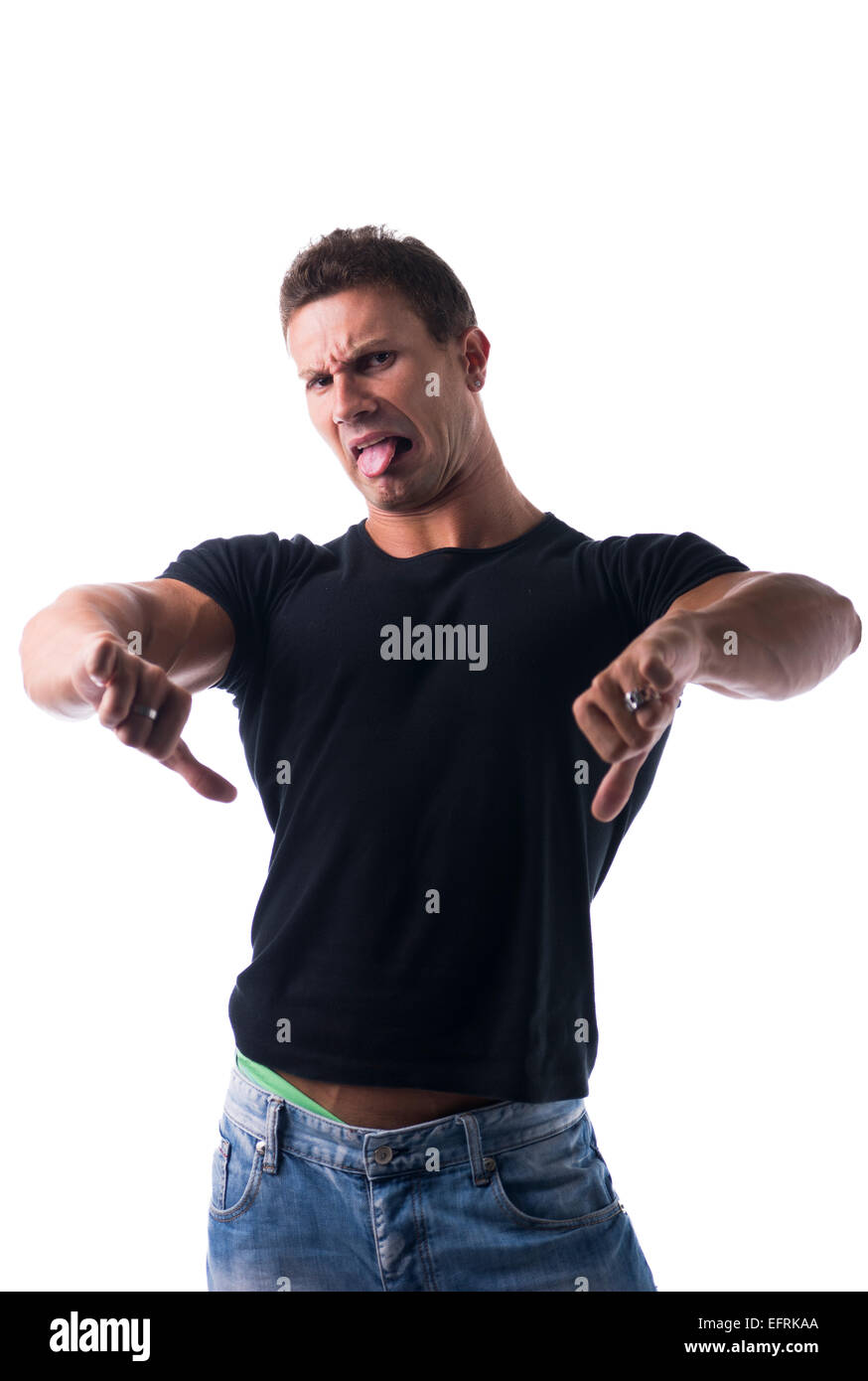 Angewidert junger Mann mit lustigen Ausdruck und Daumen runter Stockfoto