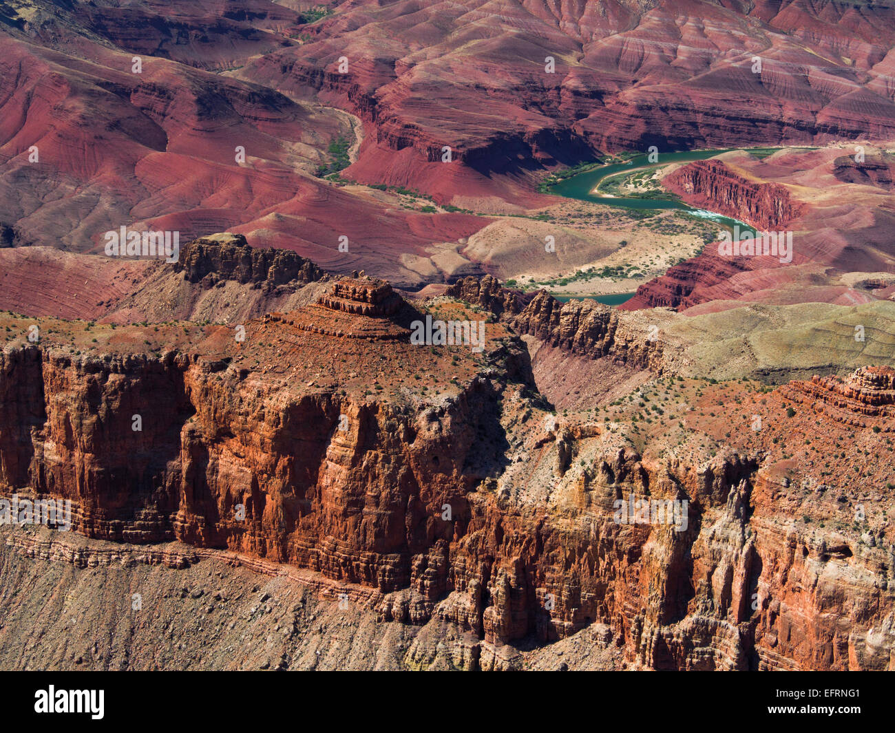 Blick vom Pipe Creek Vista Süd rim Grand Canyon Arizona USA mit Blick auf die grünen Colorado River schlängelt durch die roten Felsen Stockfoto