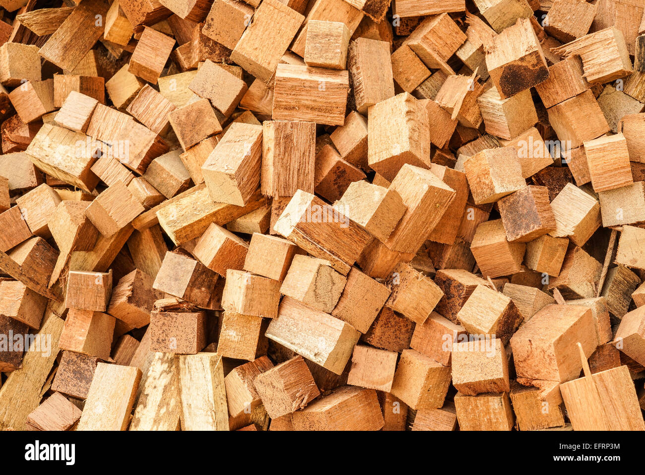 Nähen Sie für Recycling-Prozess bereit Holz verschrottet Stockfoto
