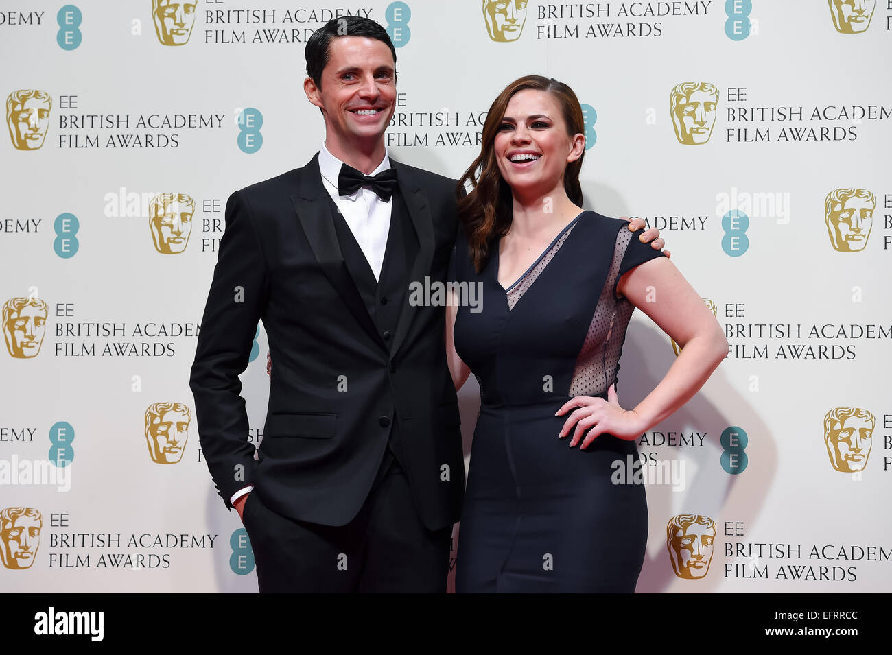 Matthew Goode und Hayley Atwell bei den EE British Academy Film Awards am Royal Opera House am 8. Februar 2015 in London. Stockfoto