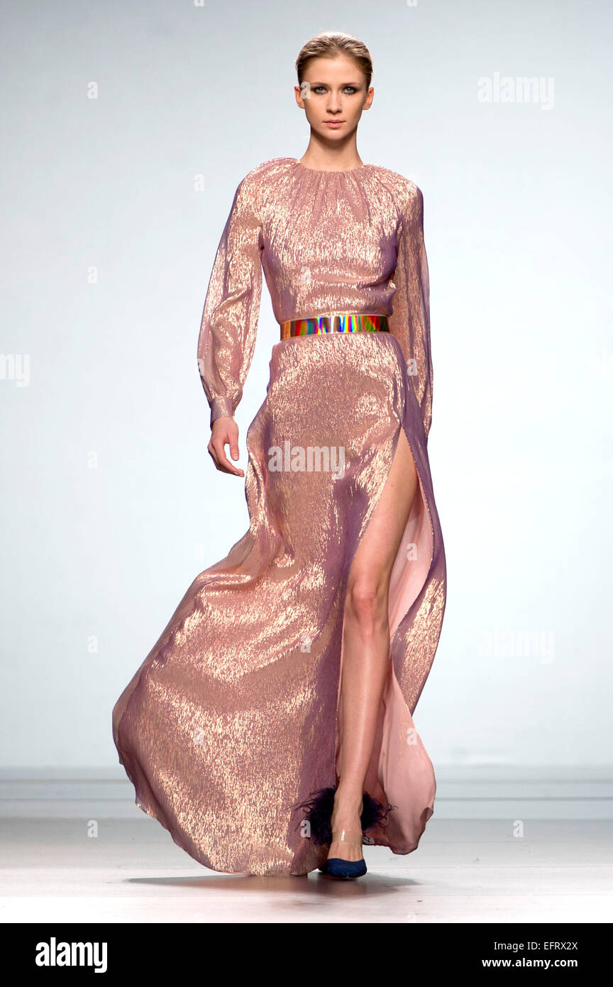 Model bei der 2. Haut Co. Fashion Show auf der Mercedes-Benz Fashion Week Madrid Herbst/Winter 2015. Madrid, 07.02.2015 Stockfoto
