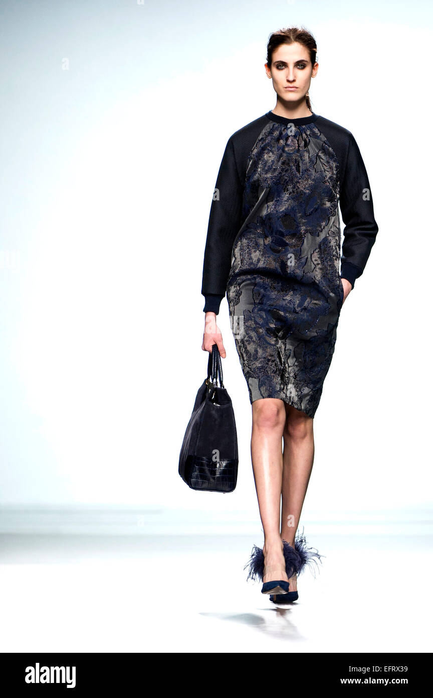 Model bei der 2. Haut Co. Fashion Show auf der Mercedes-Benz Fashion Week Madrid Herbst/Winter 2015. Madrid, 07.02.2015 Stockfoto