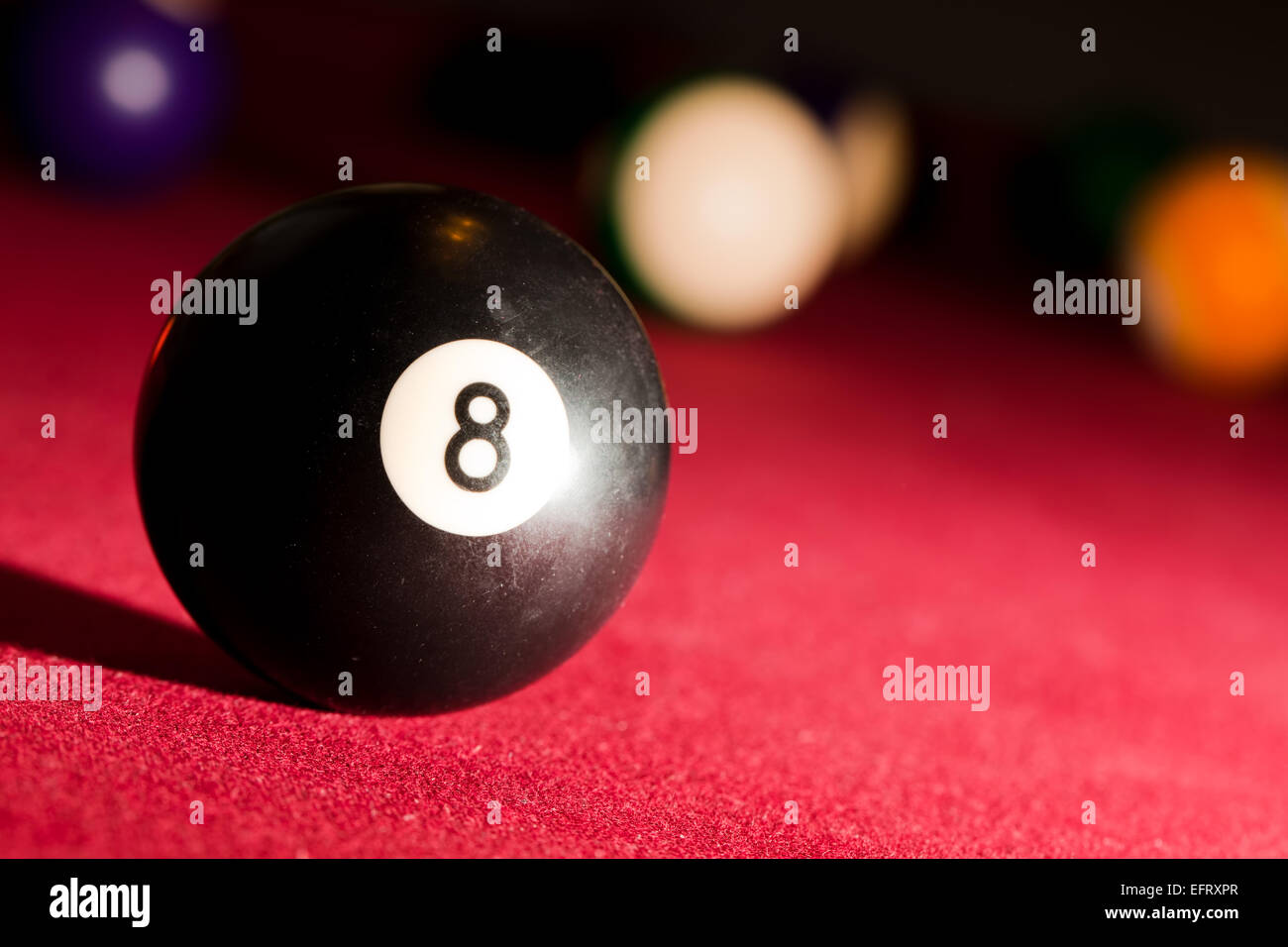 Pool-Billard oder snooker Spiel. Die schwarzen Eight Ball. Rotes Tuch-Tabelle Stockfoto
