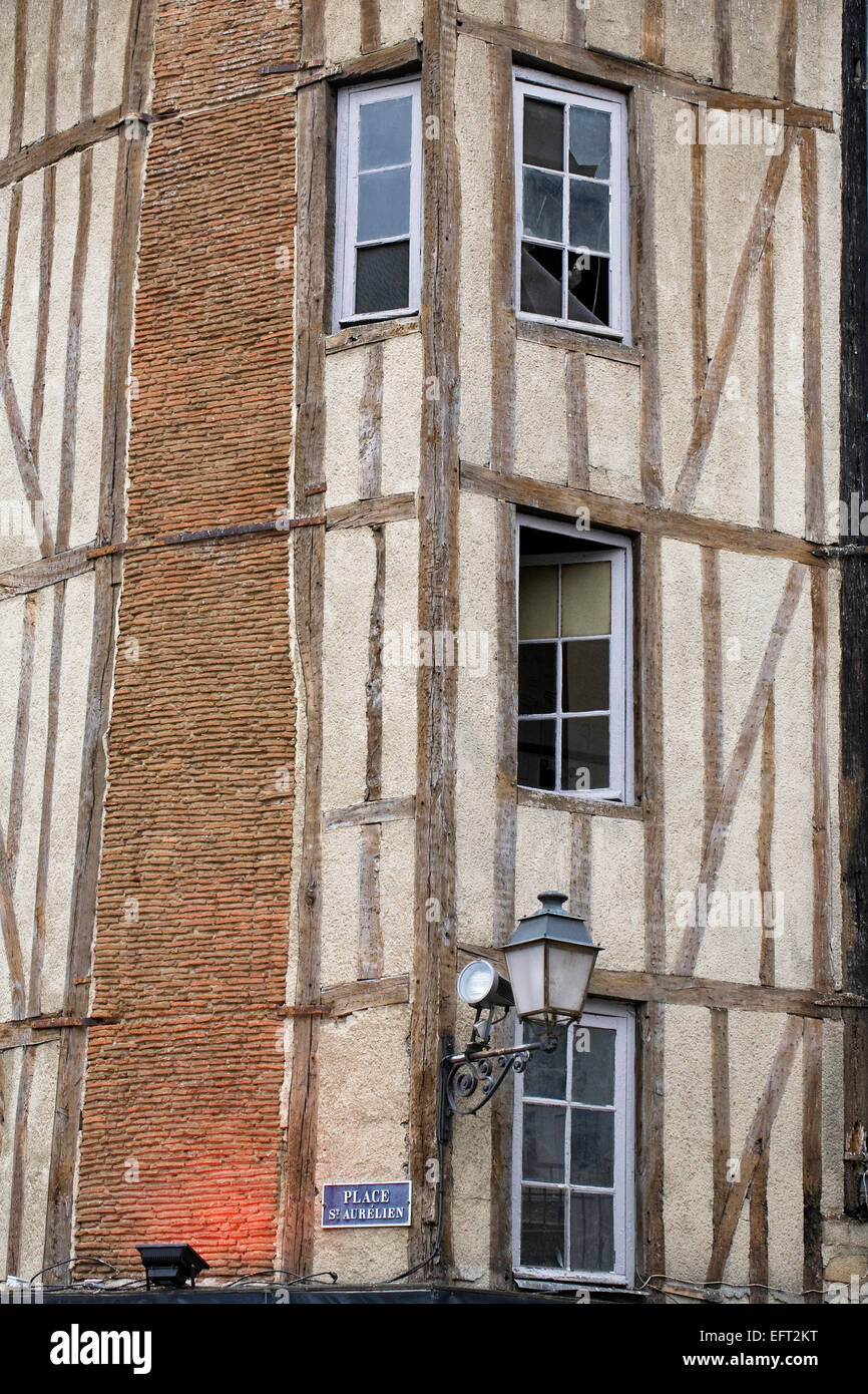 Altes Fachwerk Gebäude in Limoges. Stockfoto