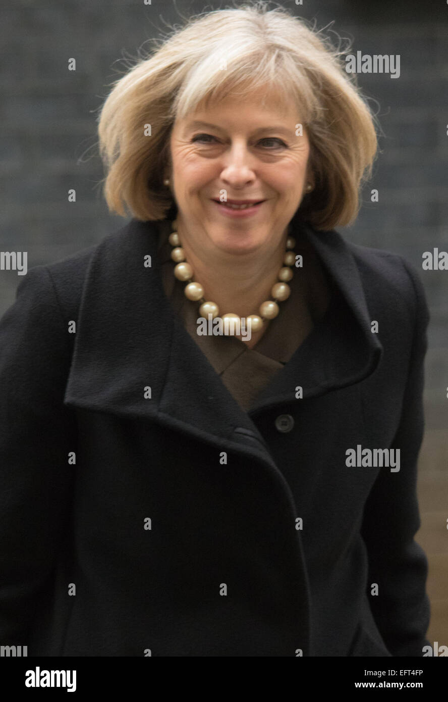 London, 10. Februar 2015. Minister kommen bei der wöchentlichen Kabinettssitzung in 10 Downing Street. Im Bild: Home Secretary Theresa May Kredit: Paul Davey/Alamy Live-Nachrichten Stockfoto