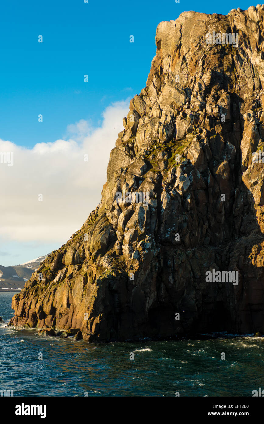 Späten Nachmittag, vulkanische Lava-Formationen am Nelsons Balg Eingang Deception Island Süd-Shetlandinseln, Antarktis, Pol Stockfoto