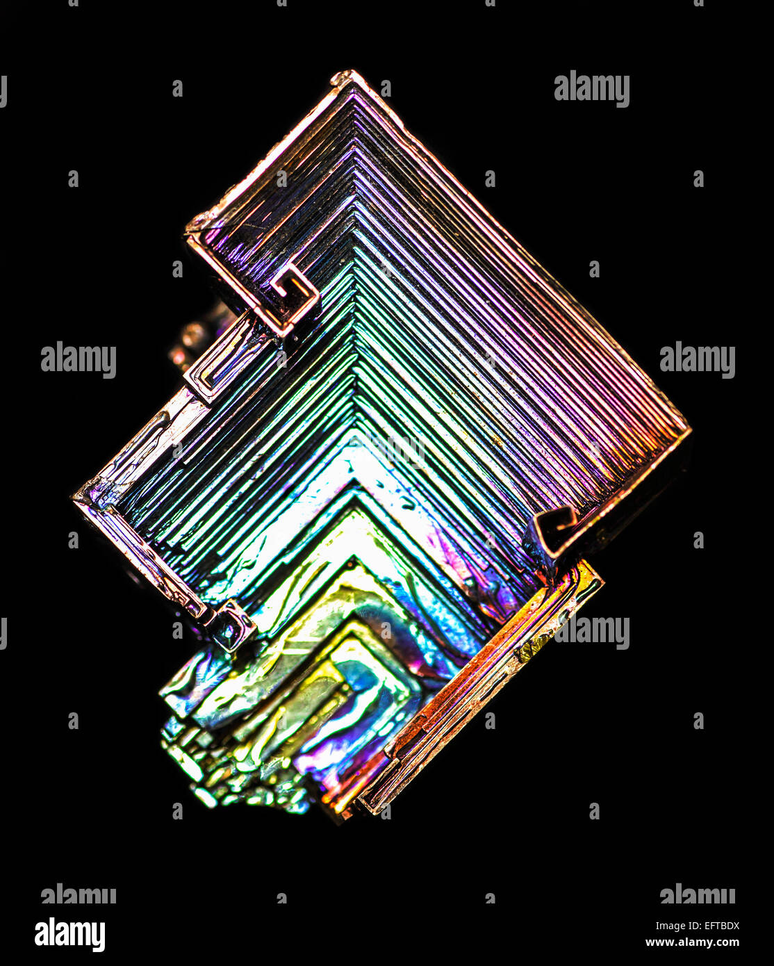 Wismut seltene Mineral Kristall Metall Regenbogenstein Stockfoto