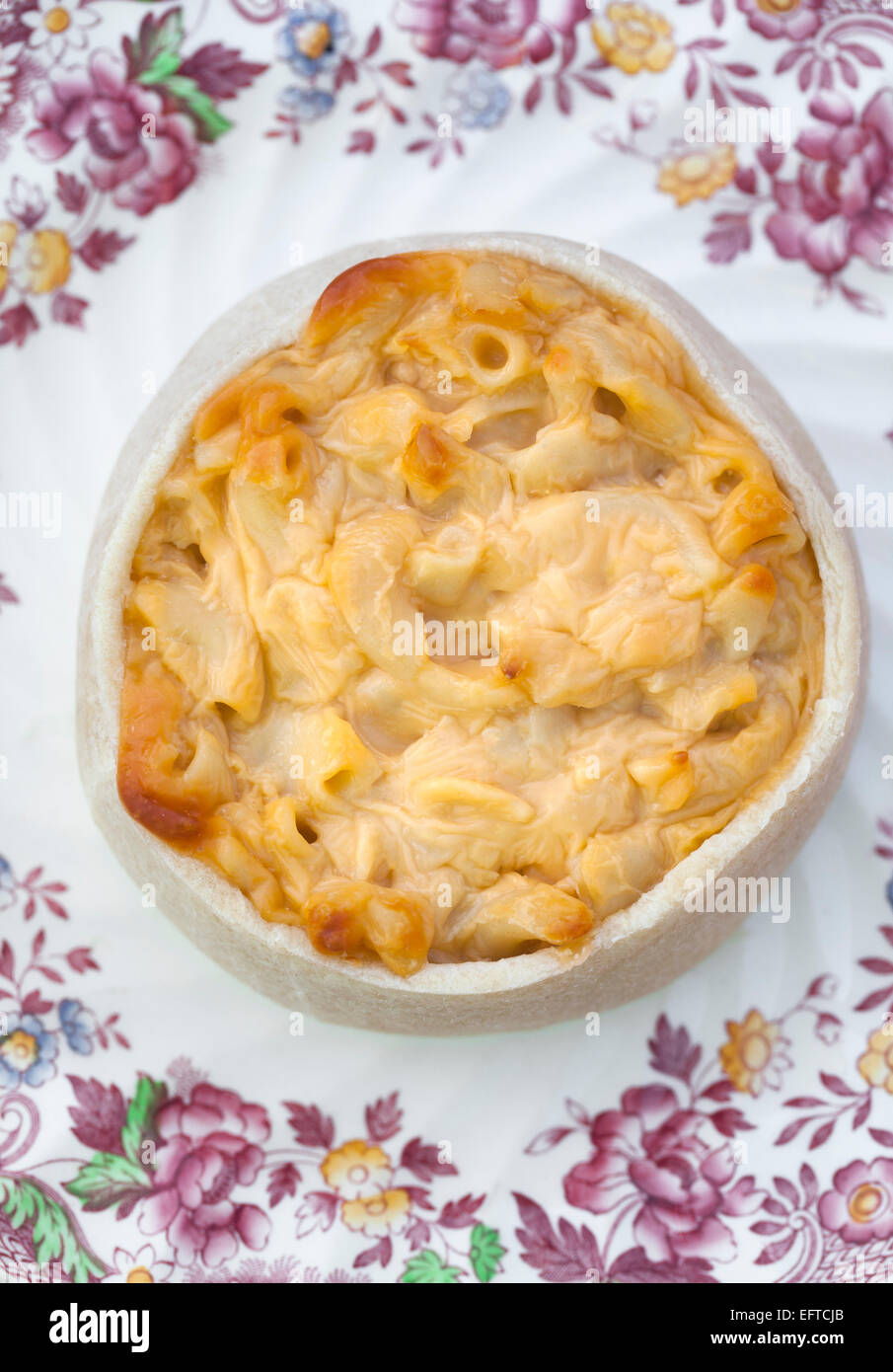 Käse und Macaroni Pie - eine schottische Delikatesse Stockfoto