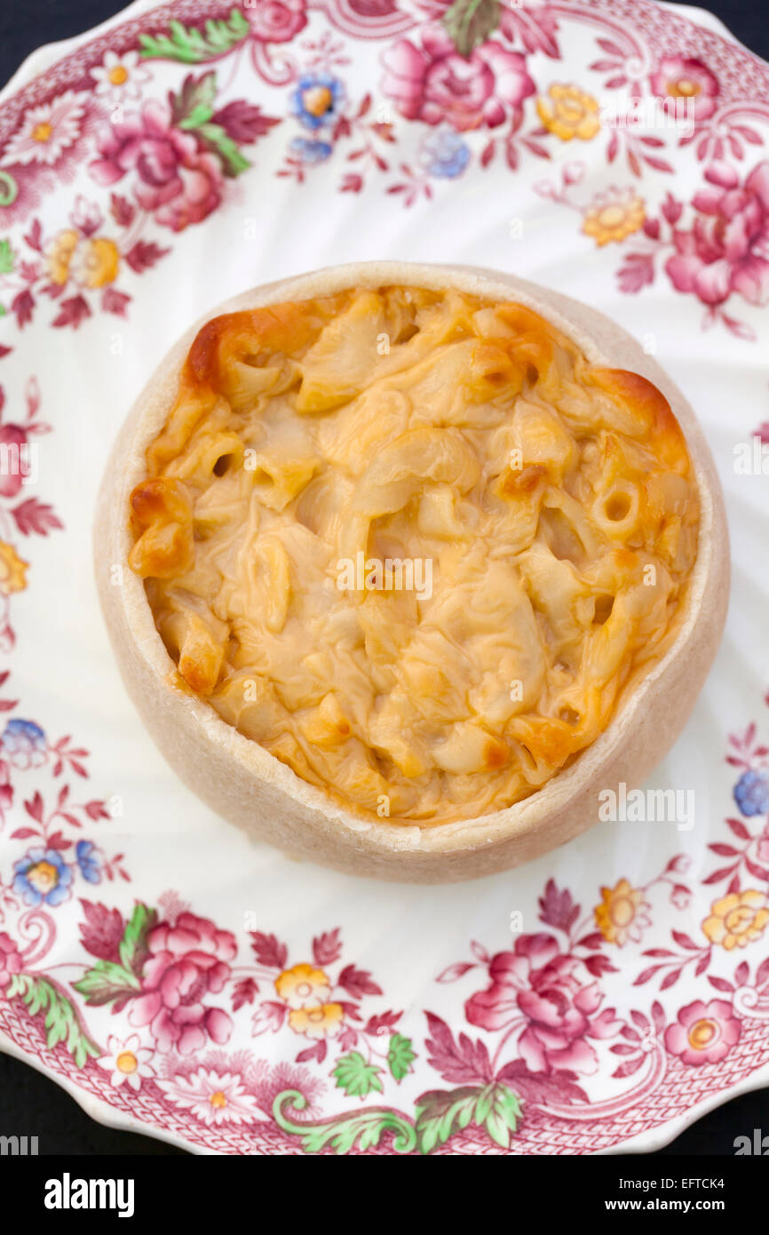 Käse und Macaroni Pie - eine schottische Delikatesse Stockfoto