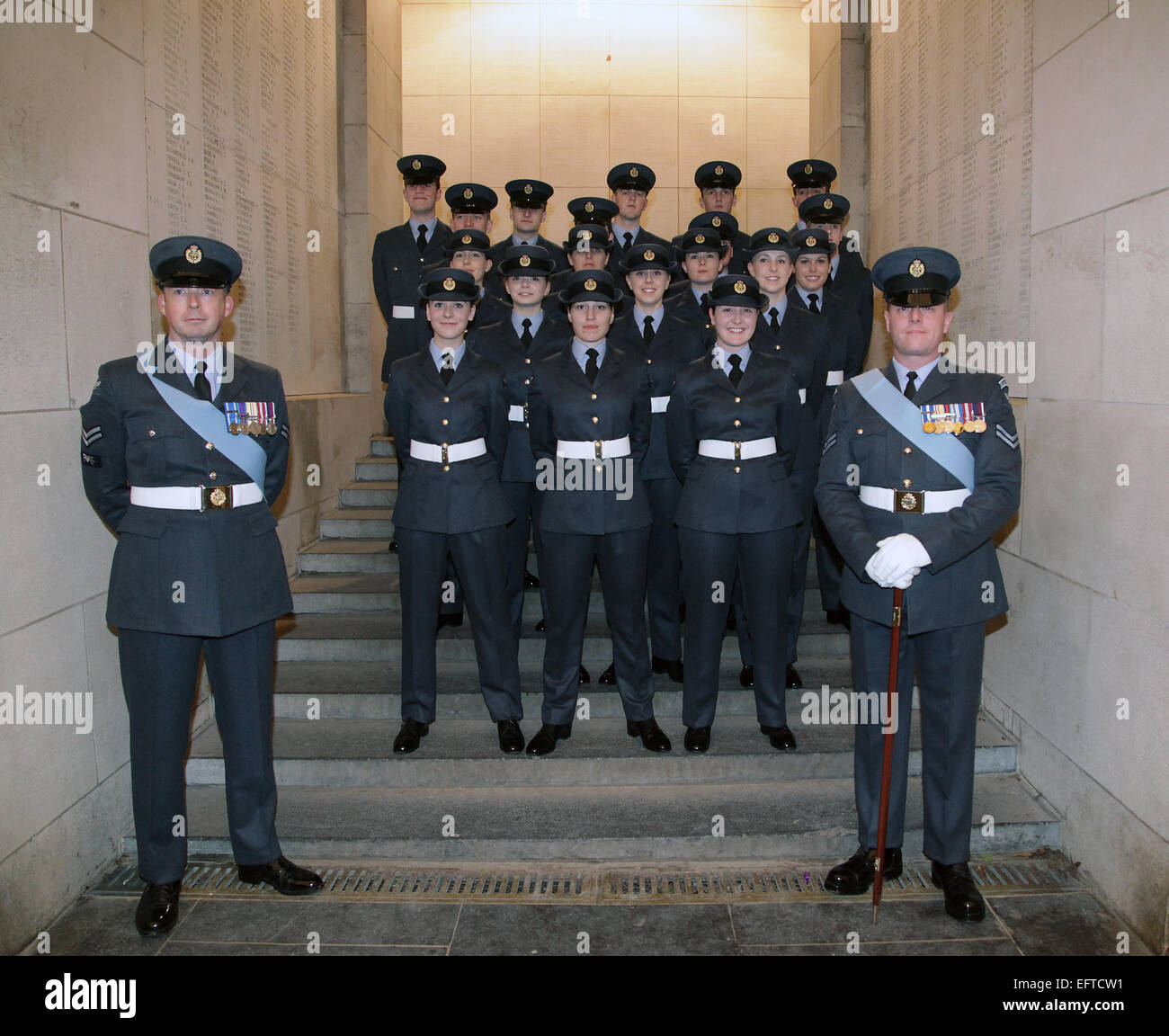 Der letzte Post Ceremony.Ypres.Every 20:00 unter das Menentor in Ieper Ypres.Belgium nachts. Stockfoto