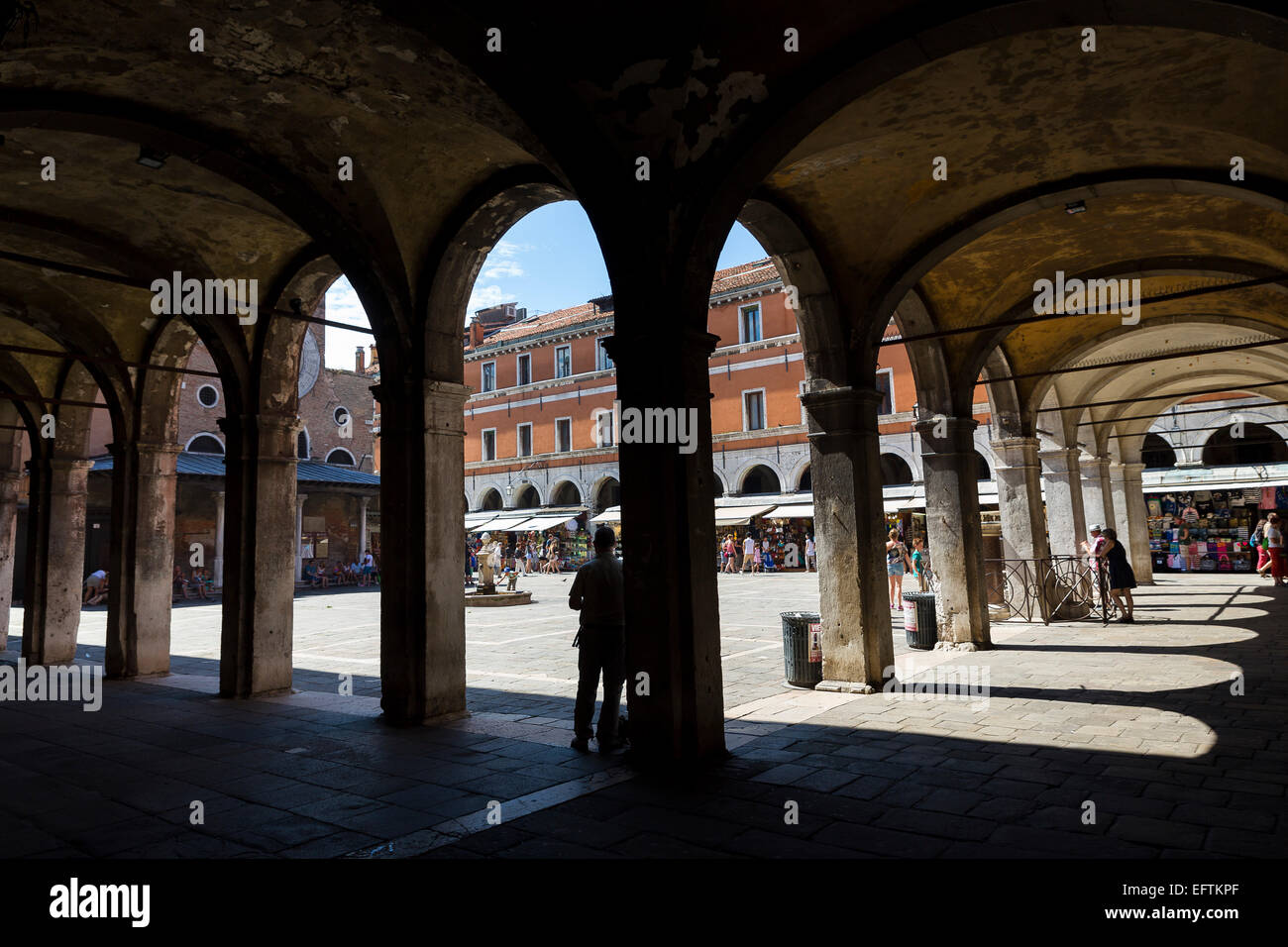 Portikus. Campo San Giacomo im Rialto. Venedig, Italien. Stockfoto