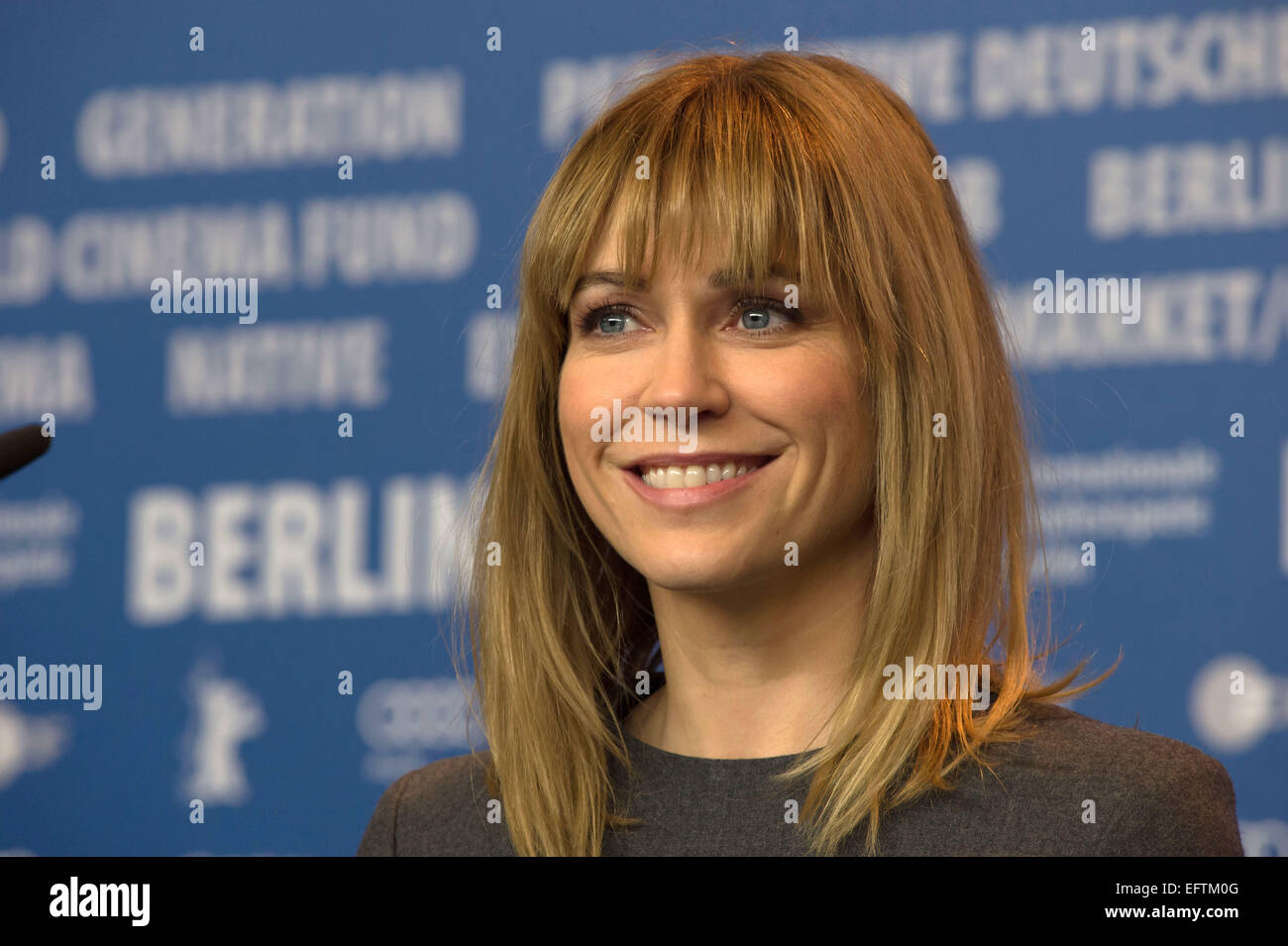 Berlin, Deutschland. 10. Februar 2015. Kanadische Schauspielerin Marie-Josée Croze während einer Pressekonferenz für den Film "Alles wird Be Fine" während der 65. Internationalen Filmfestspiele in Berlin, Deutschland, 10. Februar 2015. Die Berlinale findet vom 05 bis 15. Februar 2015 statt. Foto: TIM BRAKEMEIER/Dpa/Alamy Live News Stockfoto