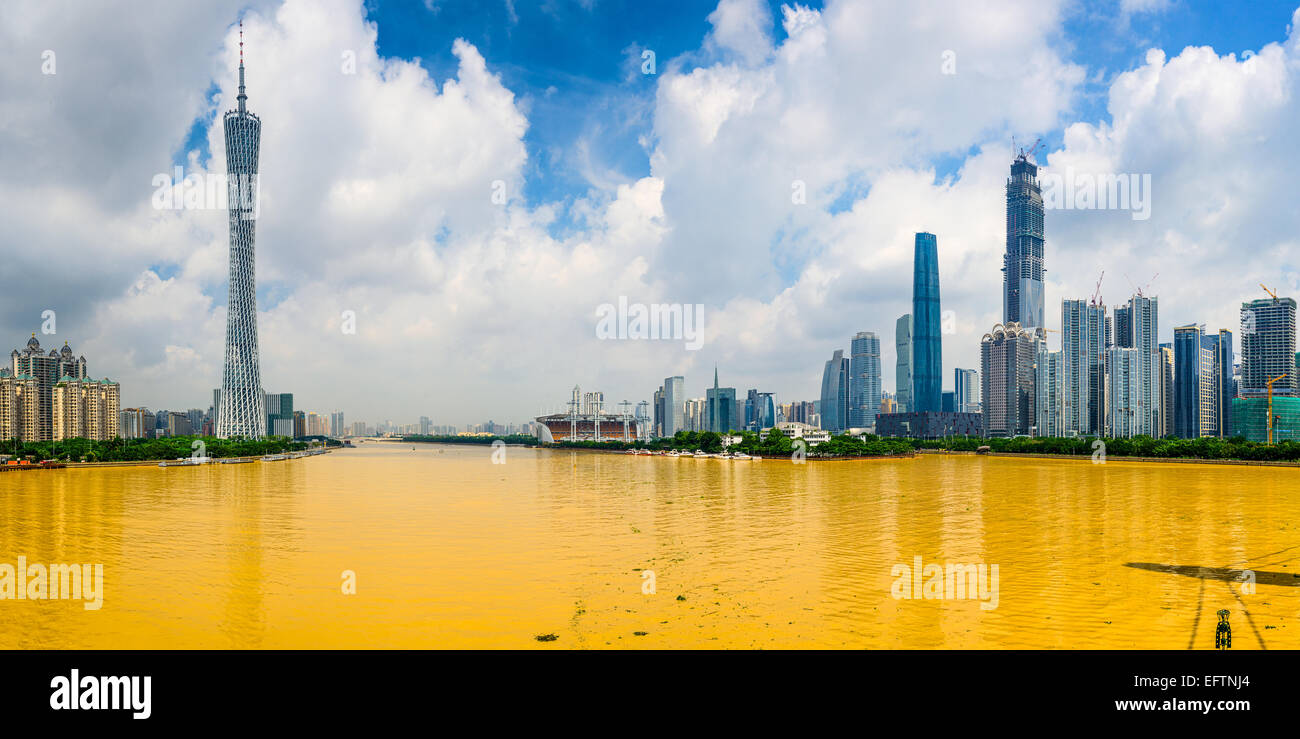 Guangzhou, China Stadt Skyline Panorama über den Perlfluss. Stockfoto