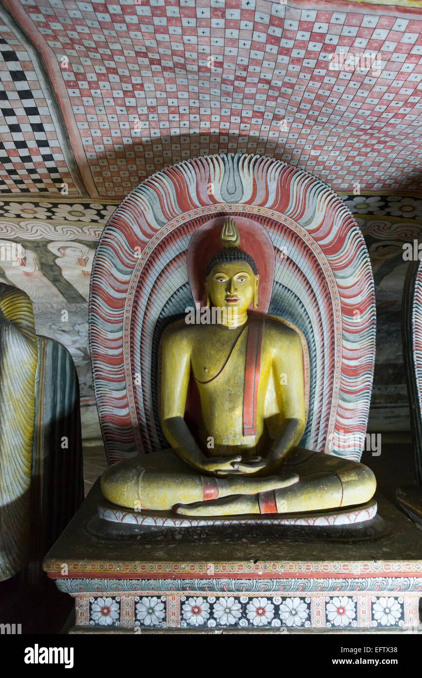 Die alten Höhlentempel am Royal Rock-Tempel-Komplex (Goldenen Tempel von Dambulla), Dambulla, Sri Lanka. Stockfoto