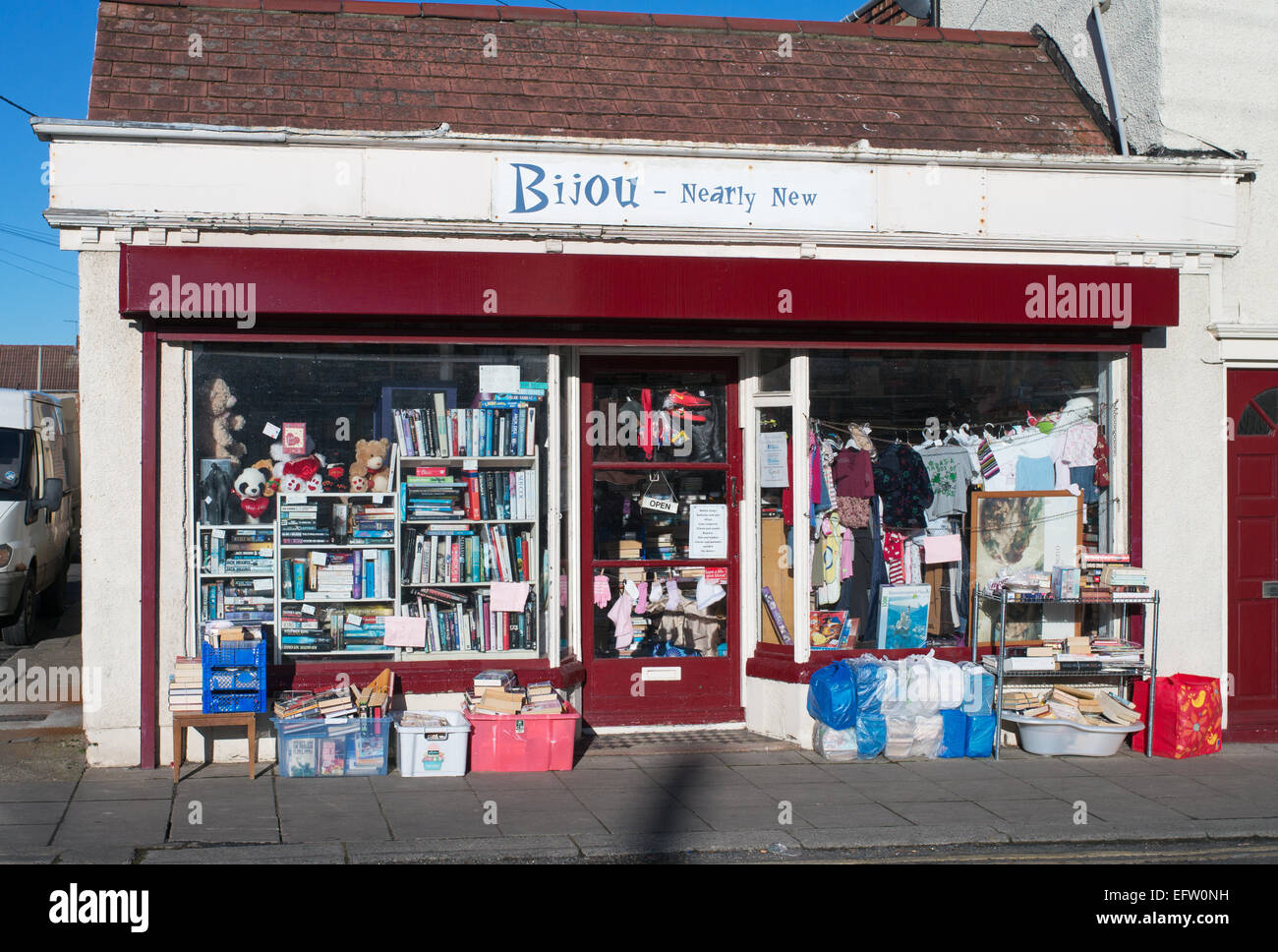 Second-Hand-Laden in Blackhall Zeche Nord-Ost England UK Bijou fast neu Stockfoto