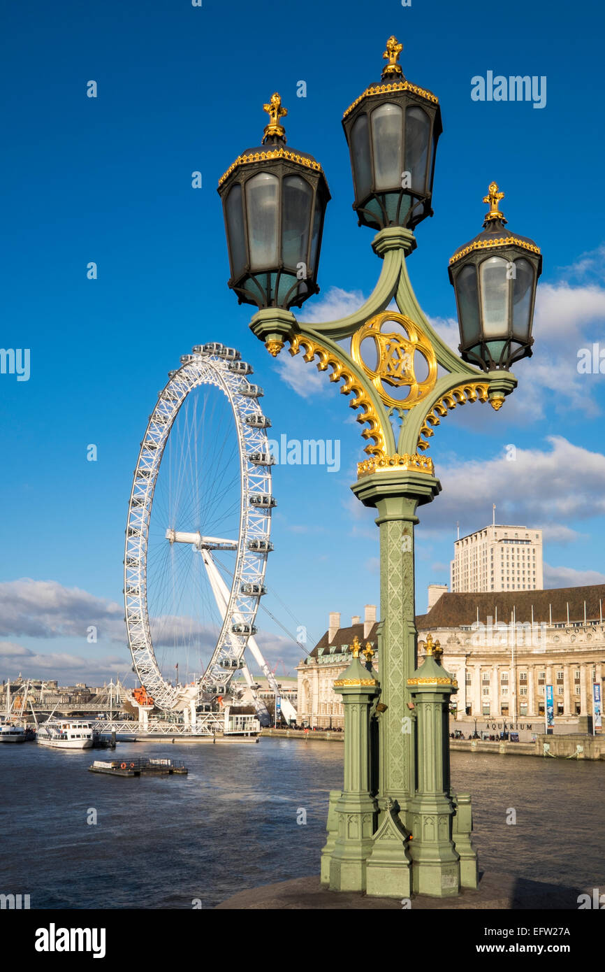 Das London Eye und alten County Hall, London, England, UK Stockfoto