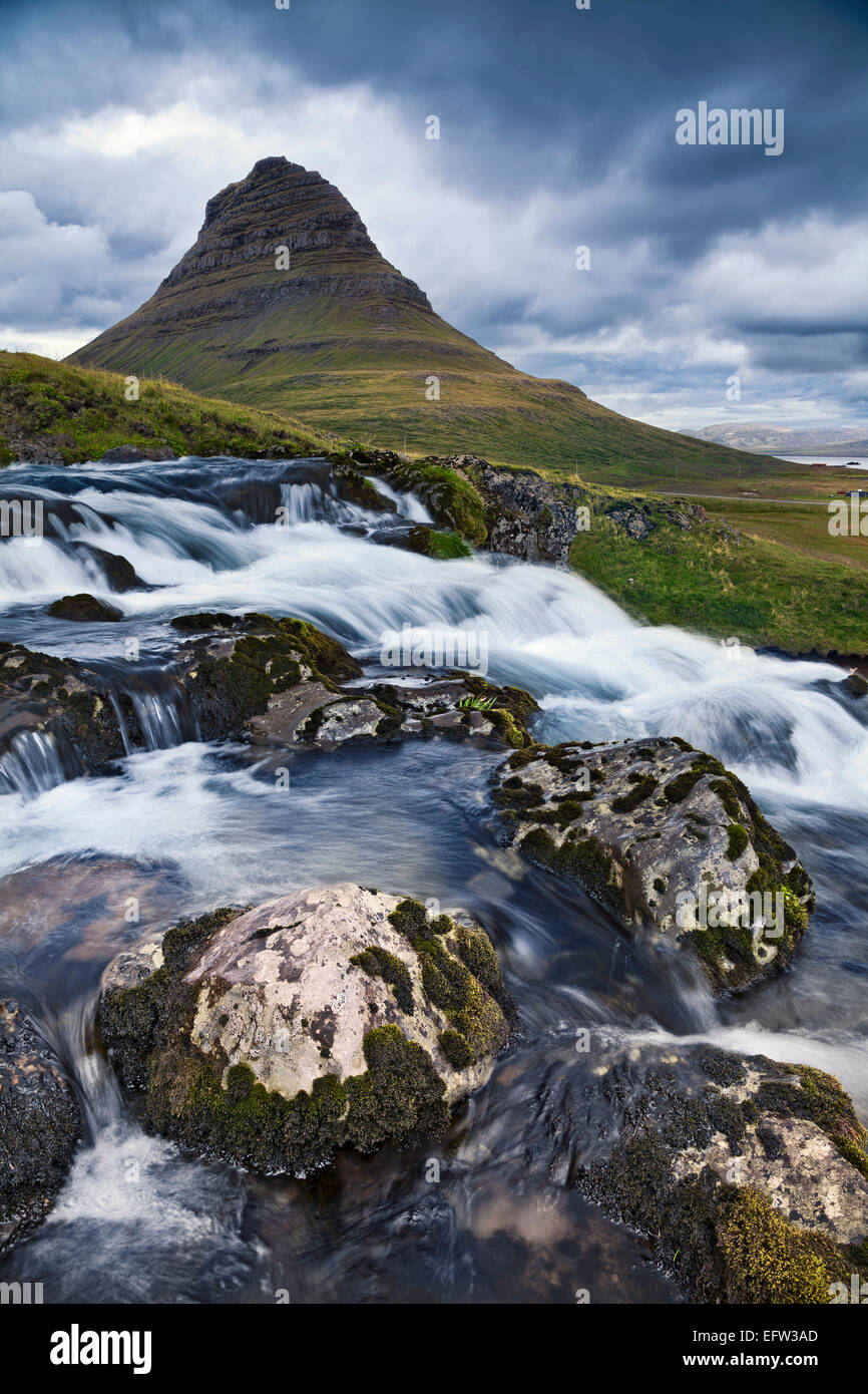 Island-Landschaft.  Bild des Kirkjufell Berges auf Snaefellsnes Halbinsel, Island. Stockfoto