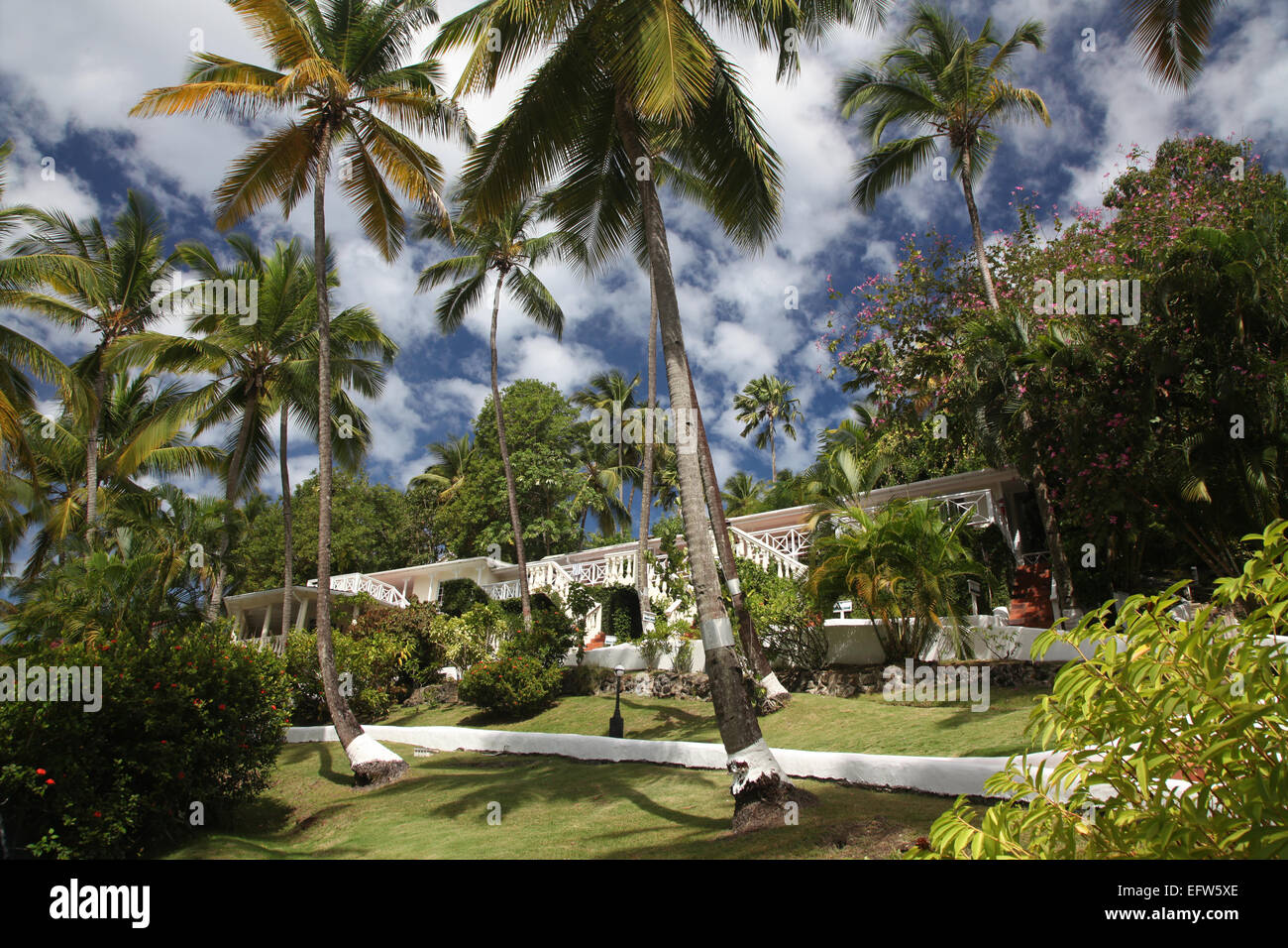 Elegante Villen und Gärten umgeben das Resort von Marigot Bay, St. Lucia Stockfoto