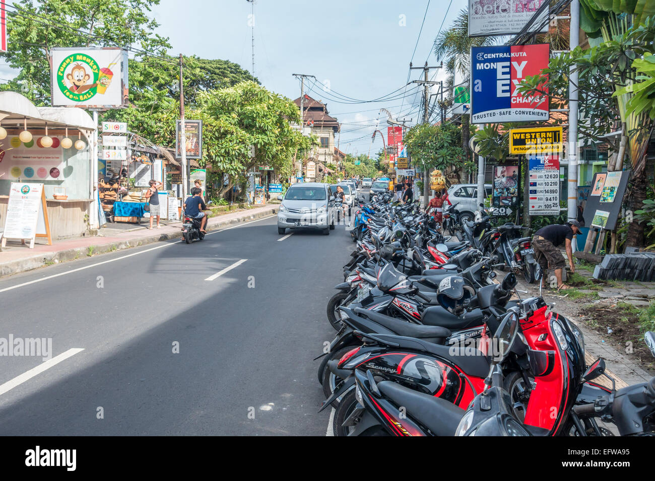 Motorräder geparkt in Ubud, Bali, Indonesien Stockfoto