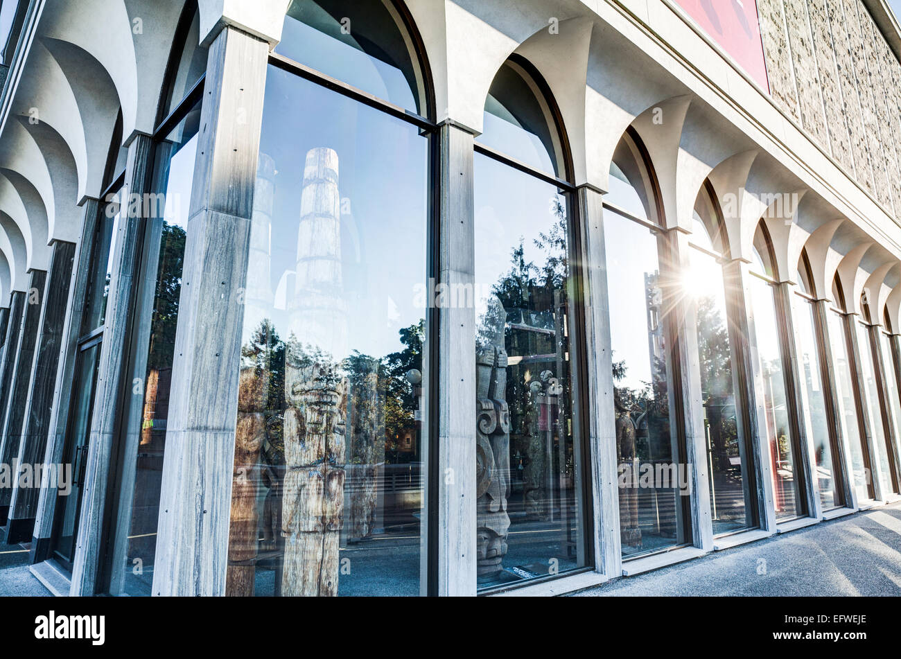 Anzeige der Küsten-Salish Totempfähle im Royal British Columbia Museum in Victoria, BC, Kanada Stockfoto