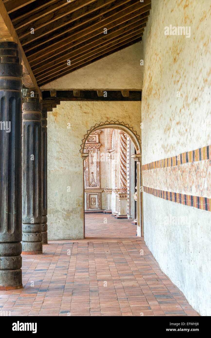 Korridor liefen die UNESCO World Heritage Jesuit Mission San Javier, Bolivien Stockfoto