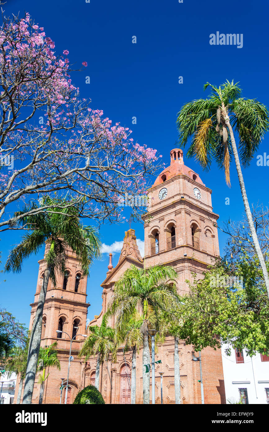 Aus rotem Backstein-Kathedrale auf dem Hauptplatz von Santa Cruz, Bolivien Stockfoto