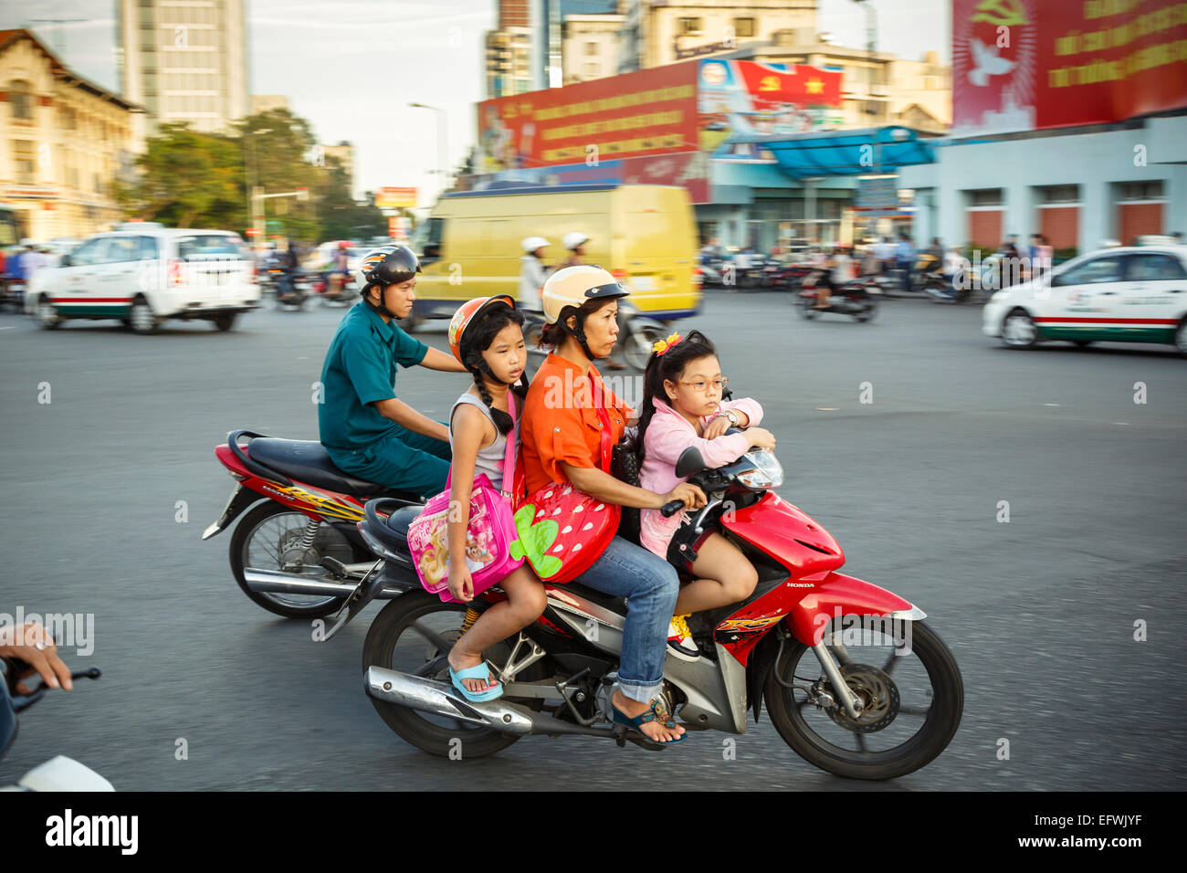 Dichten Verkehr in der Nähe von Ben Thanh Market, Ho-Chi-Minh-Stadt (Saigon), Vietnam. Stockfoto
