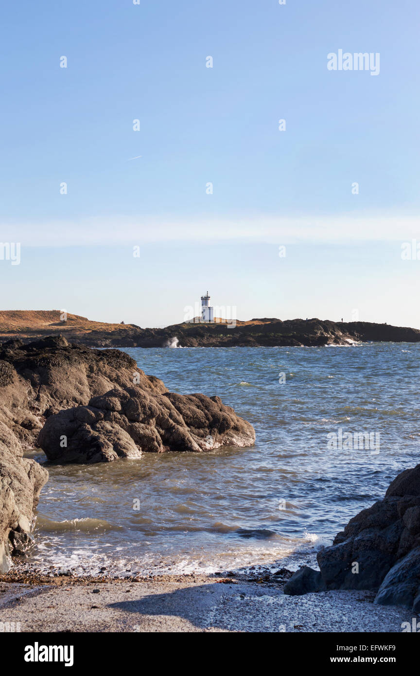 Elie Leuchtturm mit mit felsigem Gelände und Fluss im Vordergrund. Elie, East Neuk of Fife, Schottland Stockfoto