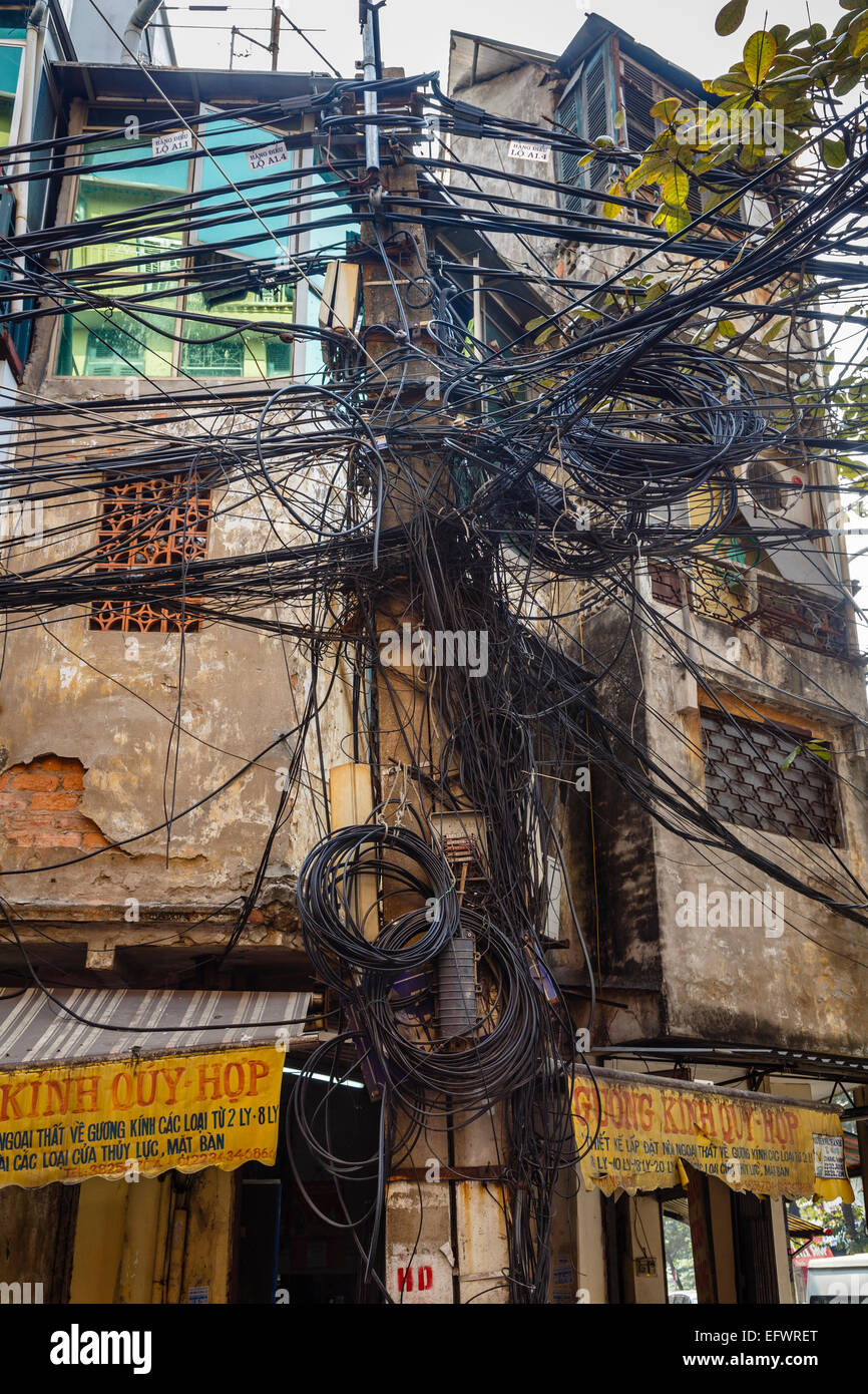 Elektrische Pol in der Altstadt, Hanoi, Vietnam. Stockfoto