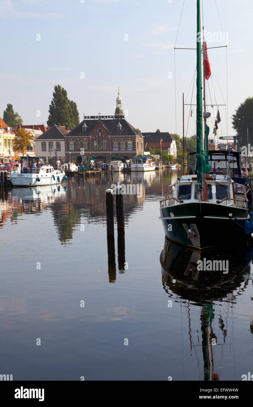 Hafen Sie in Leiden mit Booten im Sommer, Niederlande Stockfoto