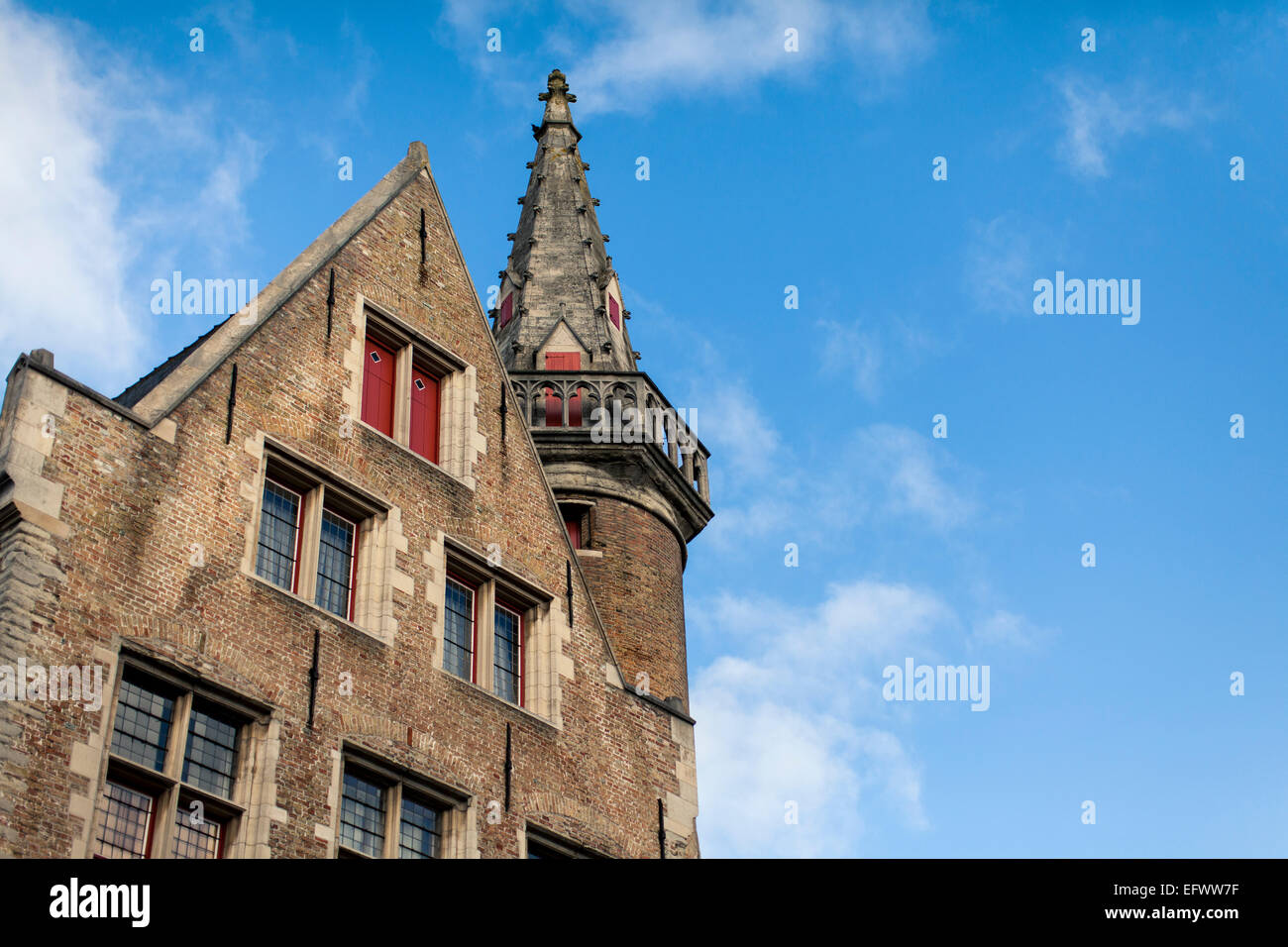 Haus und auf dem Dach Detail in Brugge, Belgien Stockfoto
