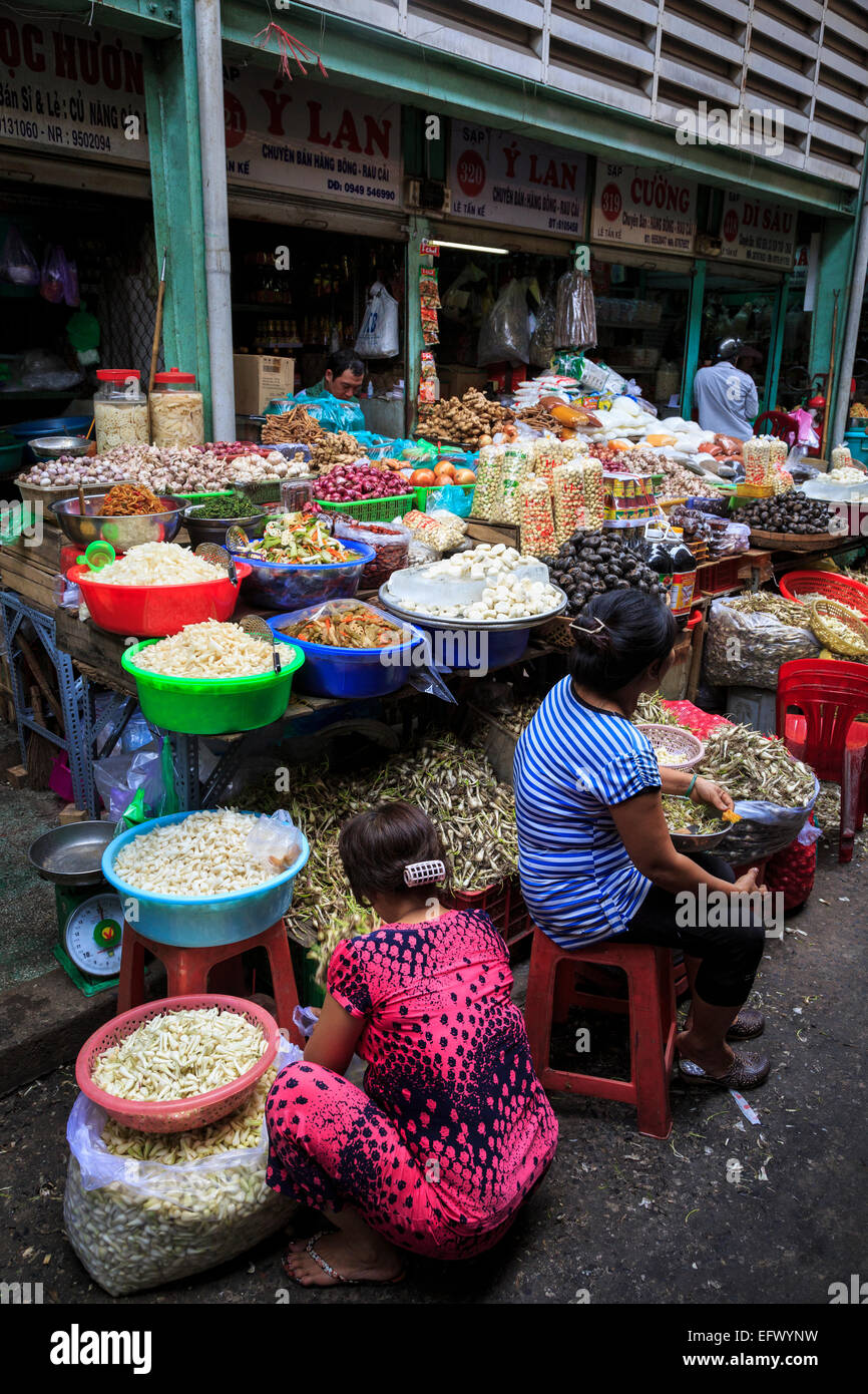 Binh Tay Markt, der zentrale Markt von Cho Lon im Bezirk 6, Ho-Chi-Minh-Stadt (Saigon), Vietnam. Stockfoto