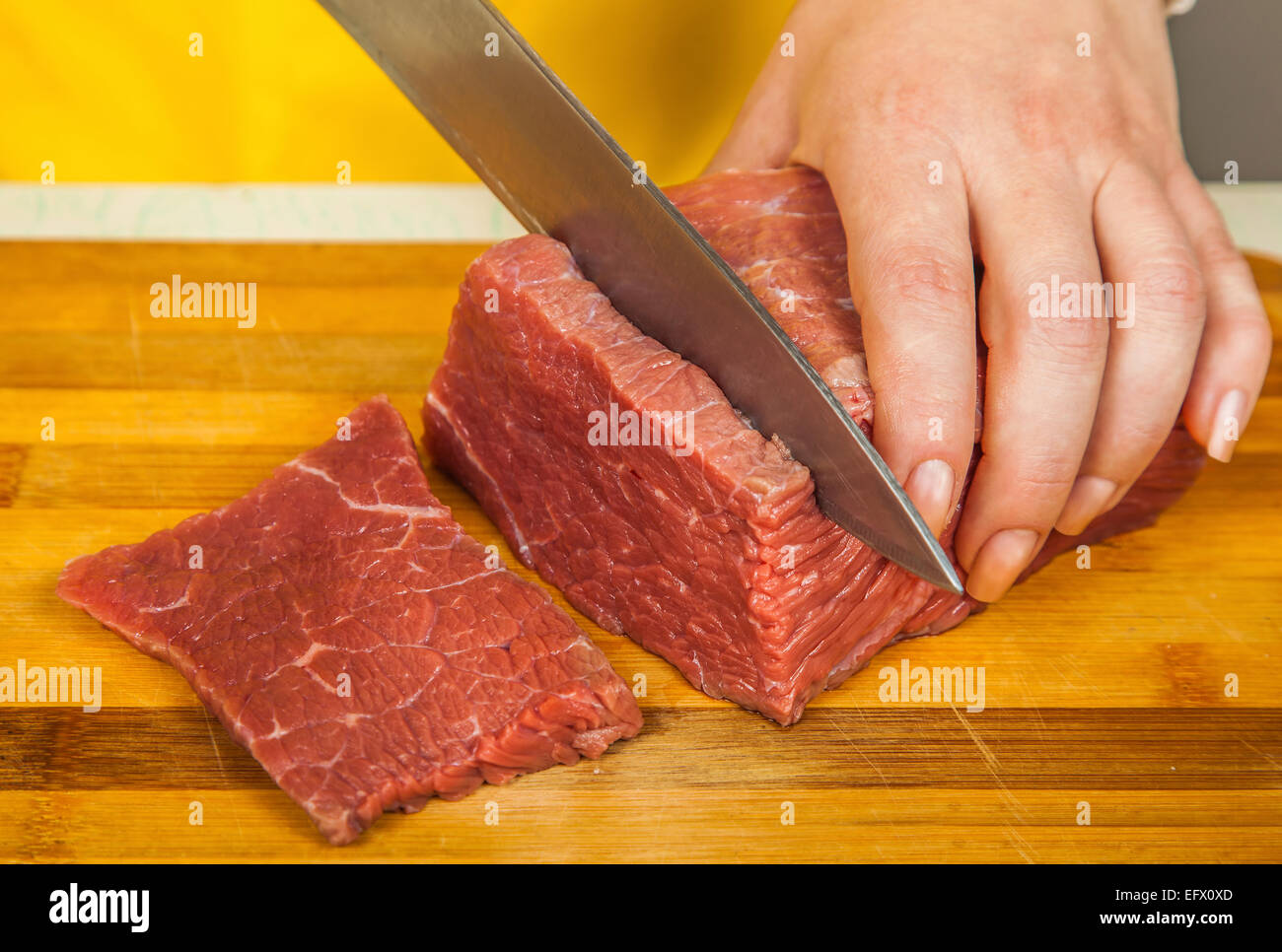 Cook gehackte frische Filet Steak Messer closeup Stockfoto