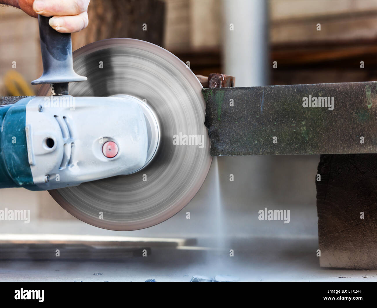 Schneiden hart Steinmühle, handgefertigt Stockfoto