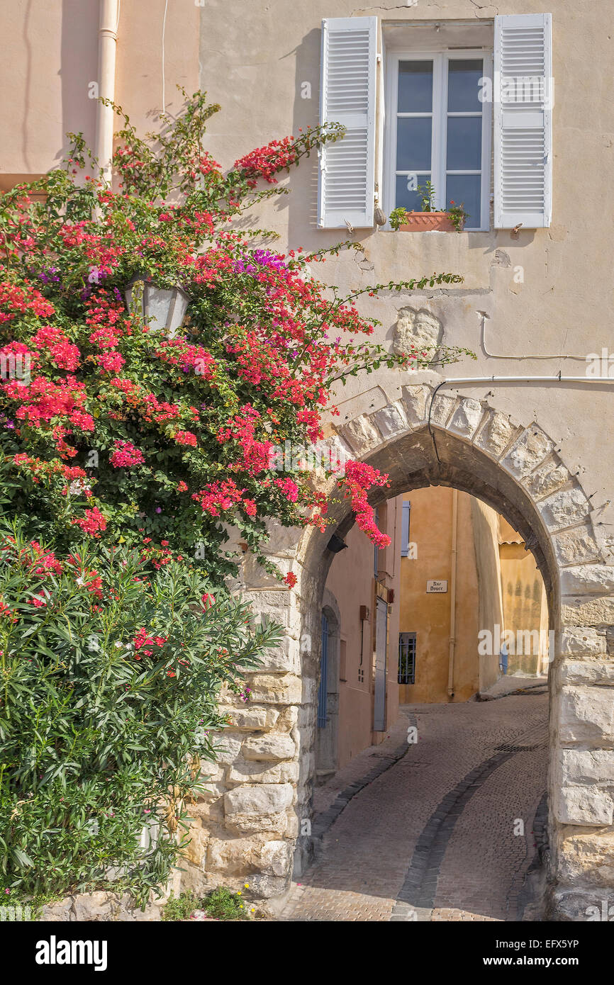 Eingang zum Dorf Le Castellet Provence Frankreich Stockfoto