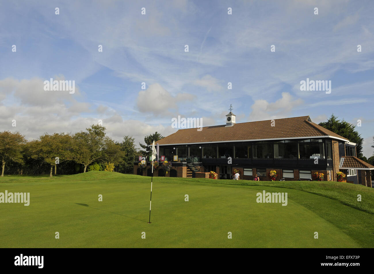 Blick auf das 18. Grün zum Clubhaus in Chelmsford Golfclub Chelmsford Essex England Stockfoto