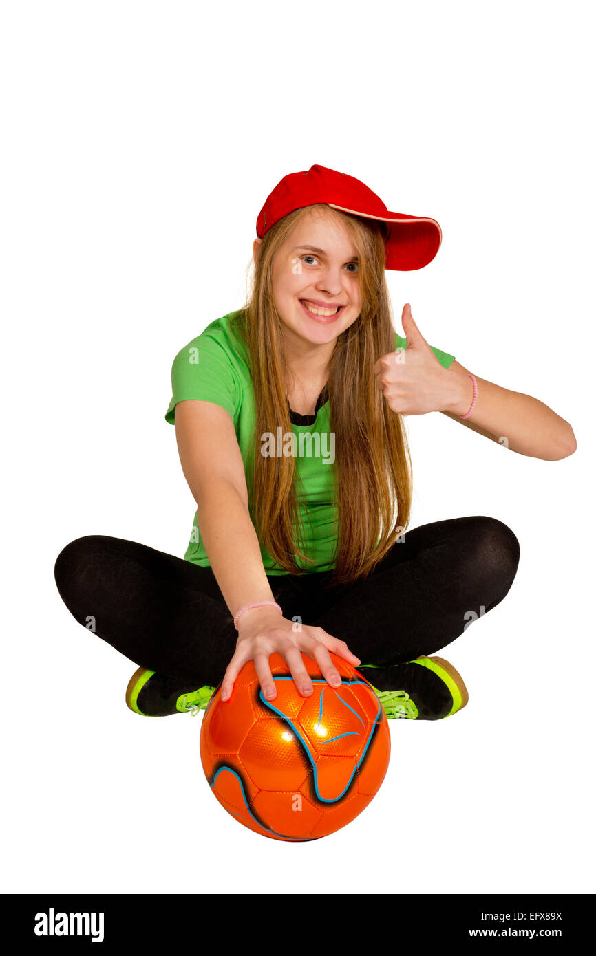 Mädchen sitzen mit Ball auf dem weißen Hintergrund Stockfoto