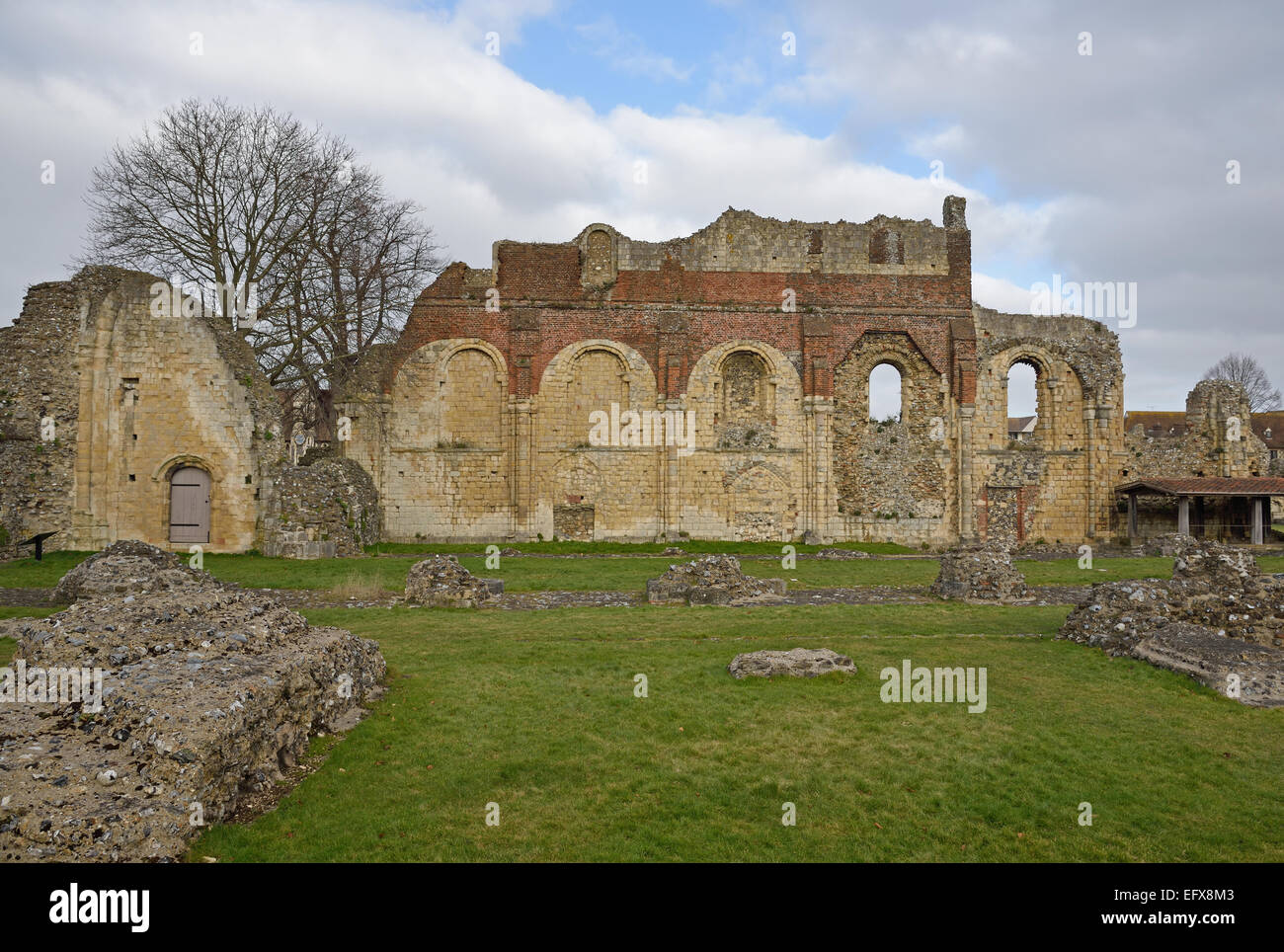 Die restlichen Nordwand des Langhauses der Kirche St. Peter und St. Paul an der St Augustine´s Abbey, Canterbury, Kent, UK Stockfoto