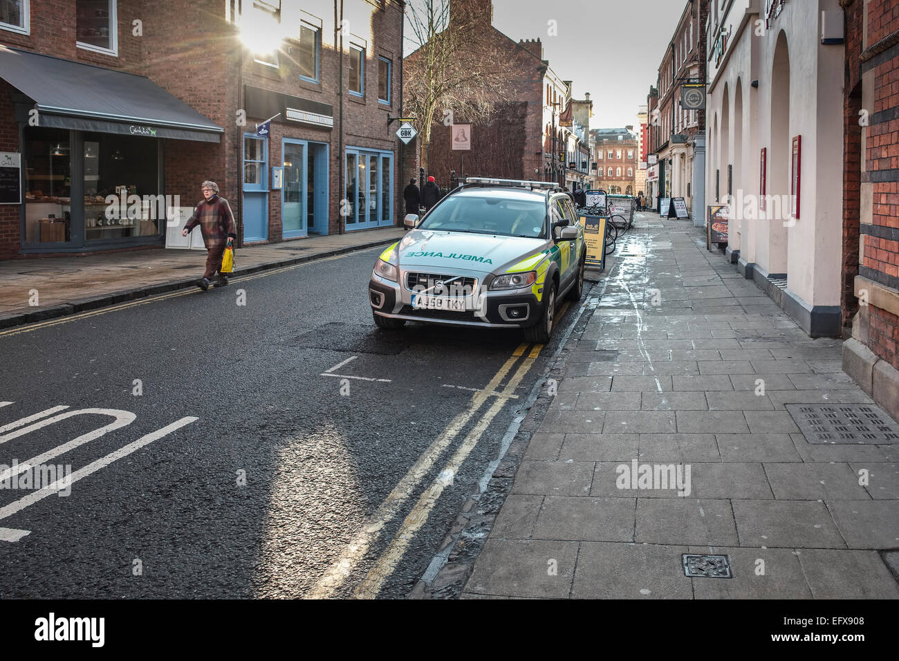 "First Responder" Rettungswagen ein Auto im Zentrum von York, am frühen Morgen geparkt. Stockfoto