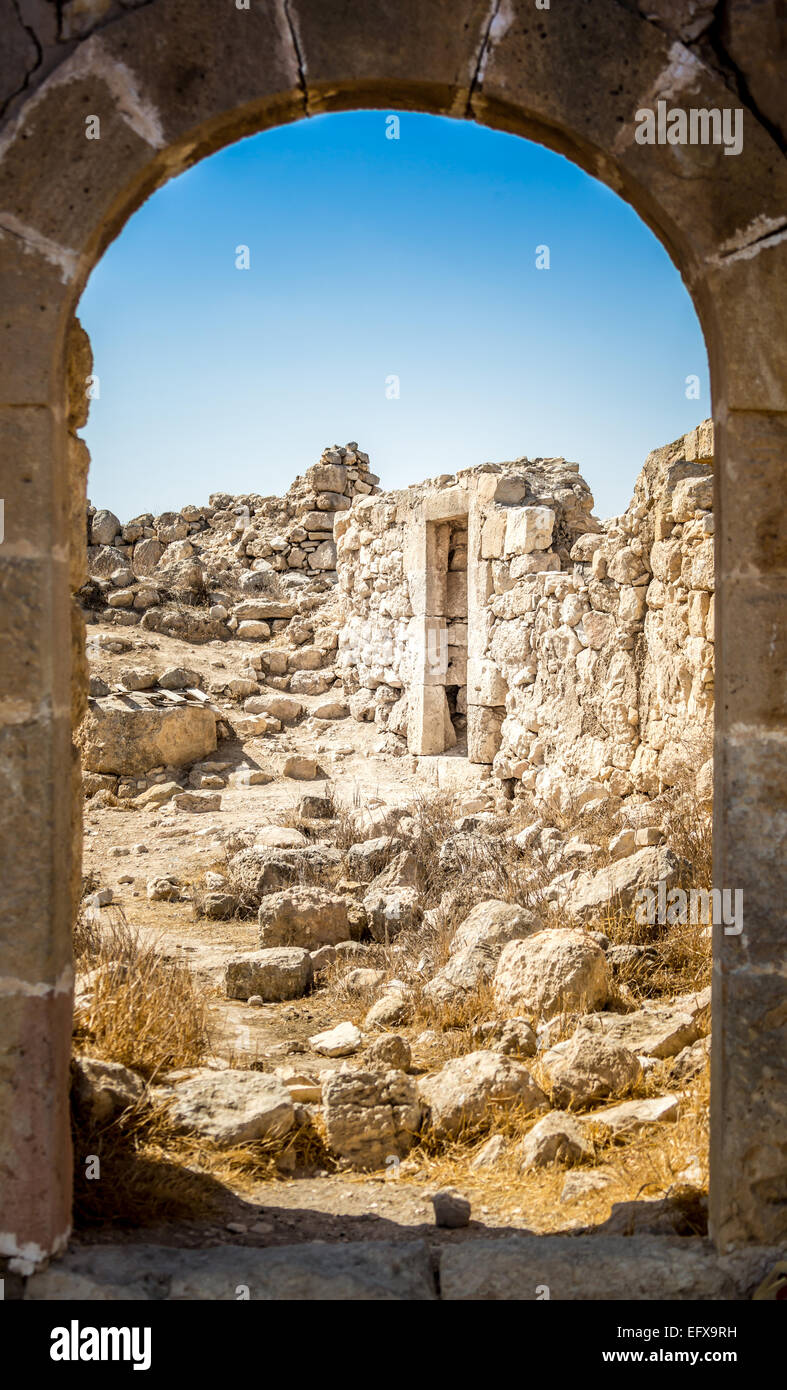 Ruinen der antiken Stadt in der Wüste Stockfoto