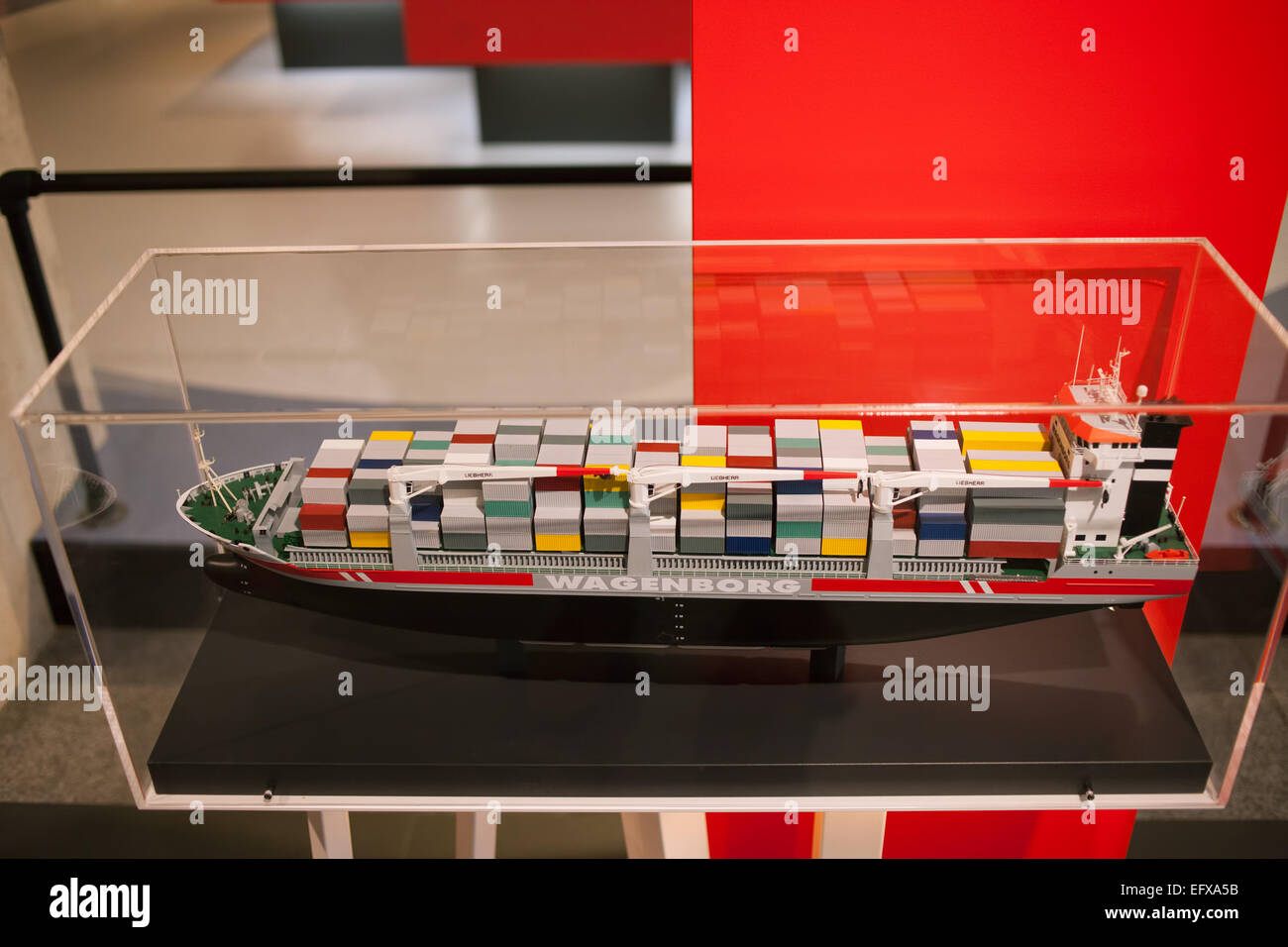 Wagenborg Containerschiff Scale Modell im Maritime Museum in Rotterdam, Holland, Niederlande. Stockfoto