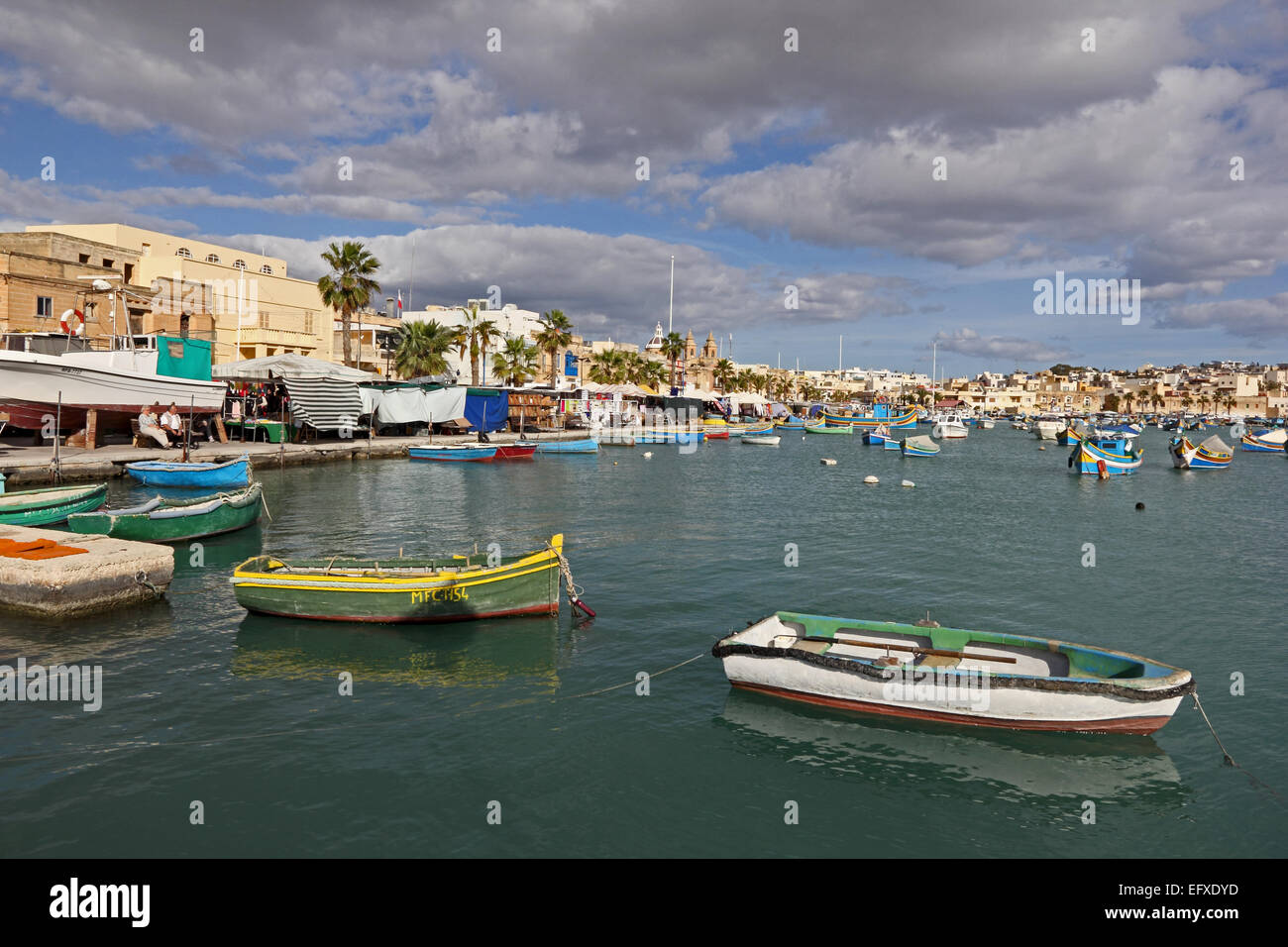 Hafen und Sonntagsmarkt, Marsaxlokk, Malta Stockfoto