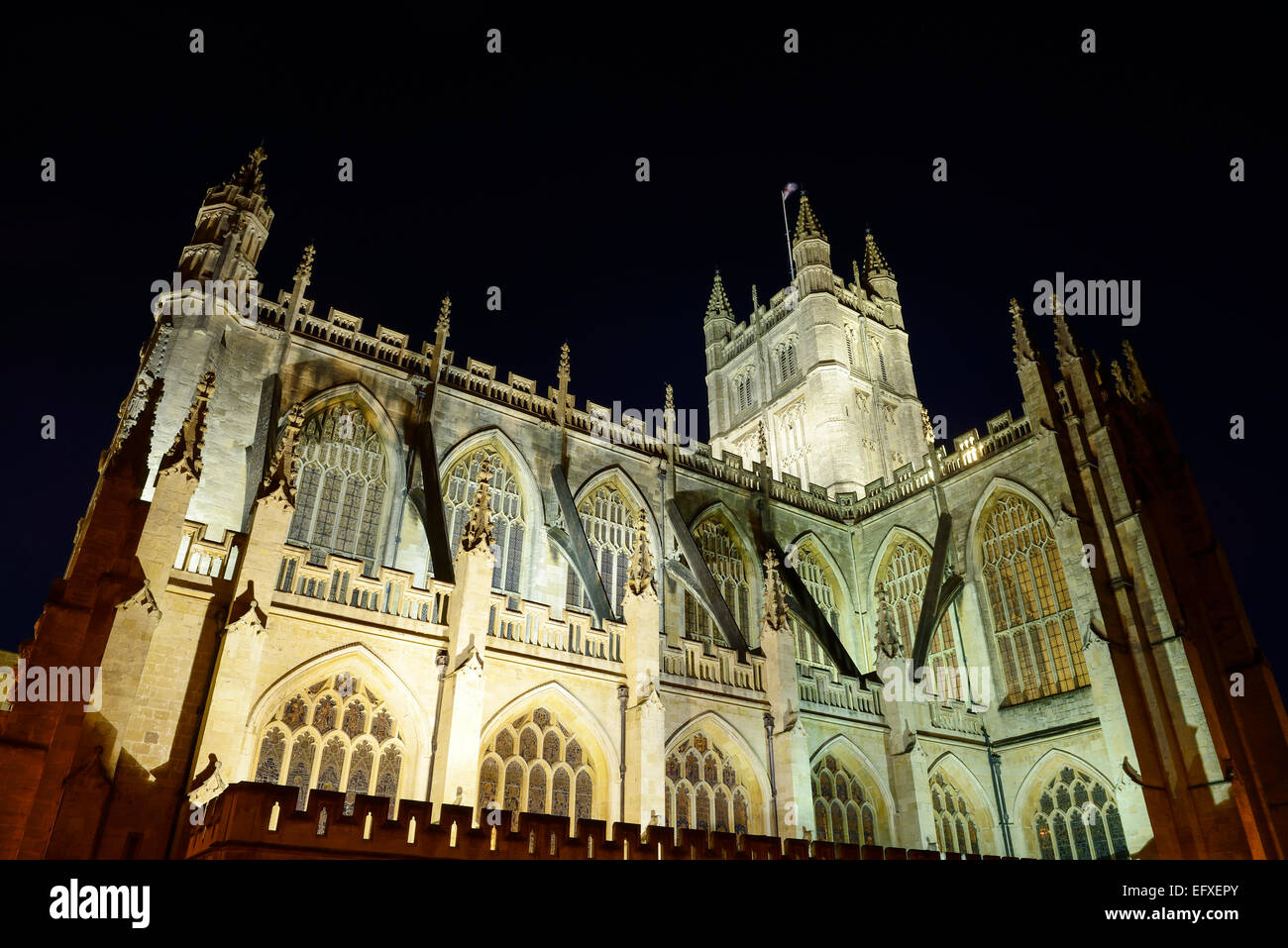 Bath Abbey nachts beleuchtet Stockfoto