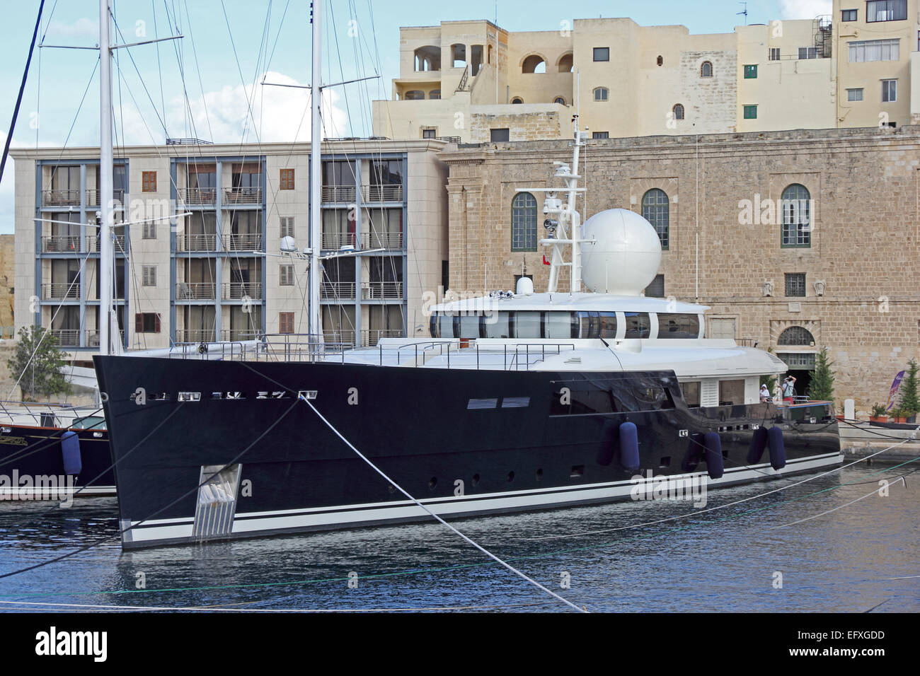 Superyacht, Galileo G vertäut im Grand Harbour, Valletta, Malta Stockfoto