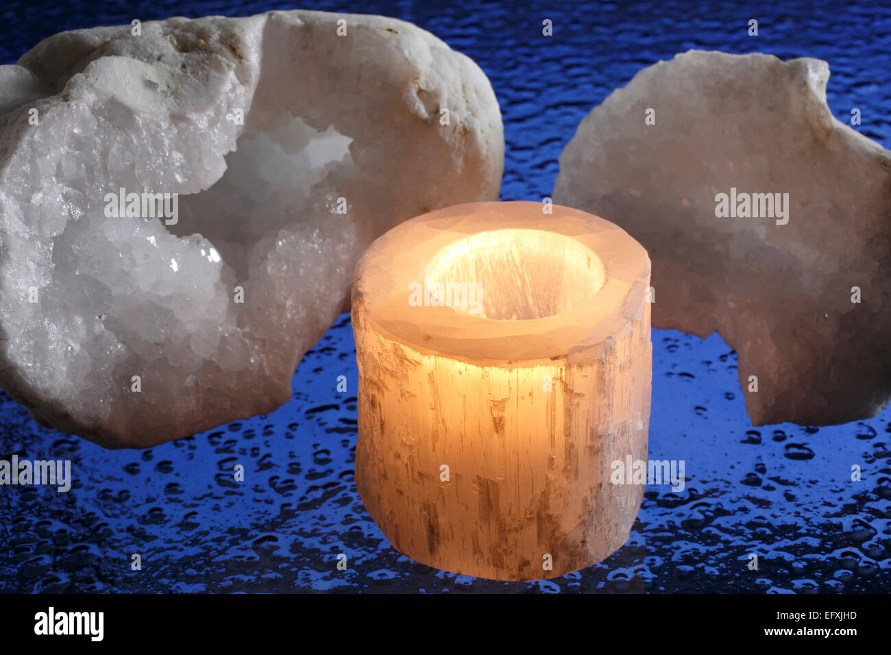 Bergkristall, Leuchter von Selenit Stockfoto