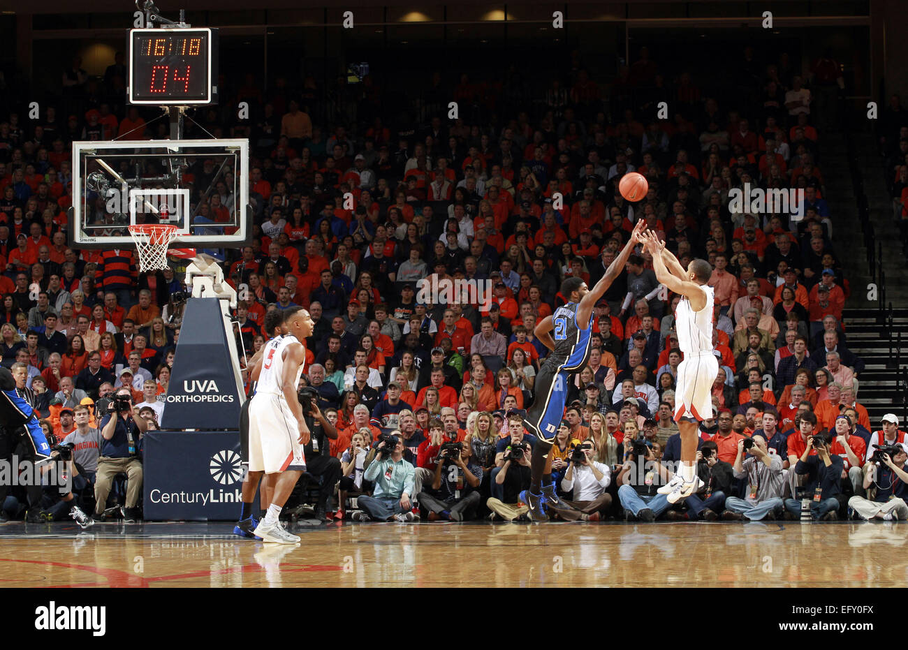 Charlottesville, Virginia, USA. 31. Januar 2015. Virginia bewachen Malcolm Brogdon (15) bei einem ACC-Basketball-Spiel 31. Januar 2015 in Charlottesville, VA. Herzog gewann 69-63. © Andrew Shurtleff/ZUMA Draht/Alamy Live-Nachrichten Stockfoto